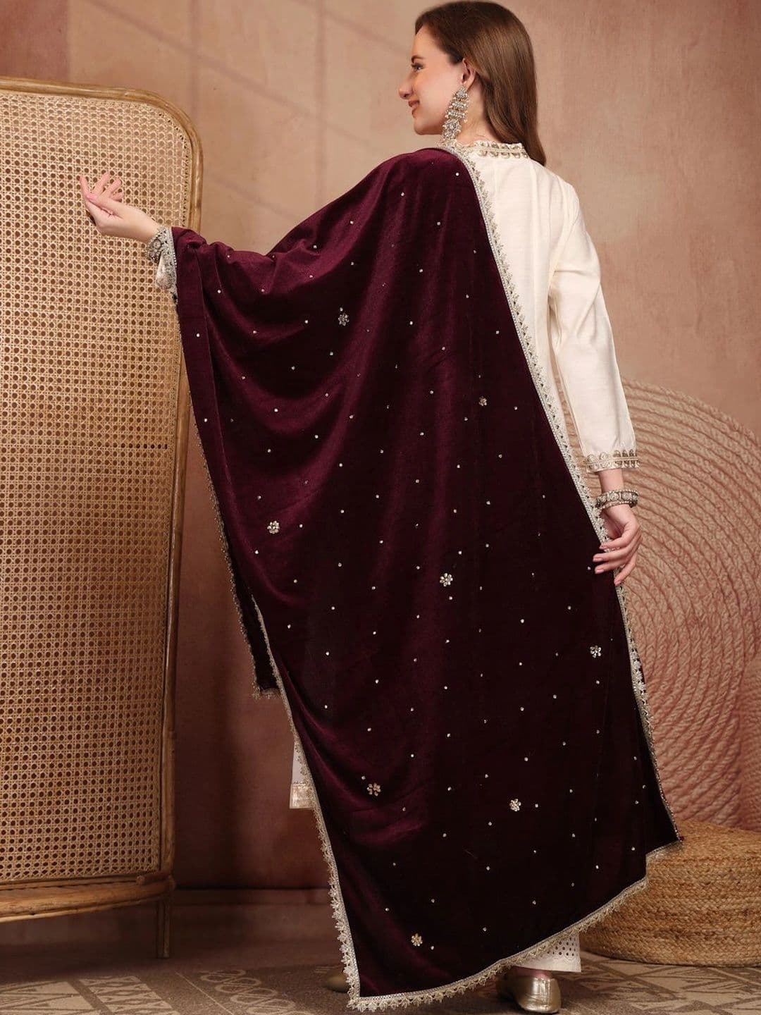 Clora Creation Velvet Dupatta with Zari thumbnail 4