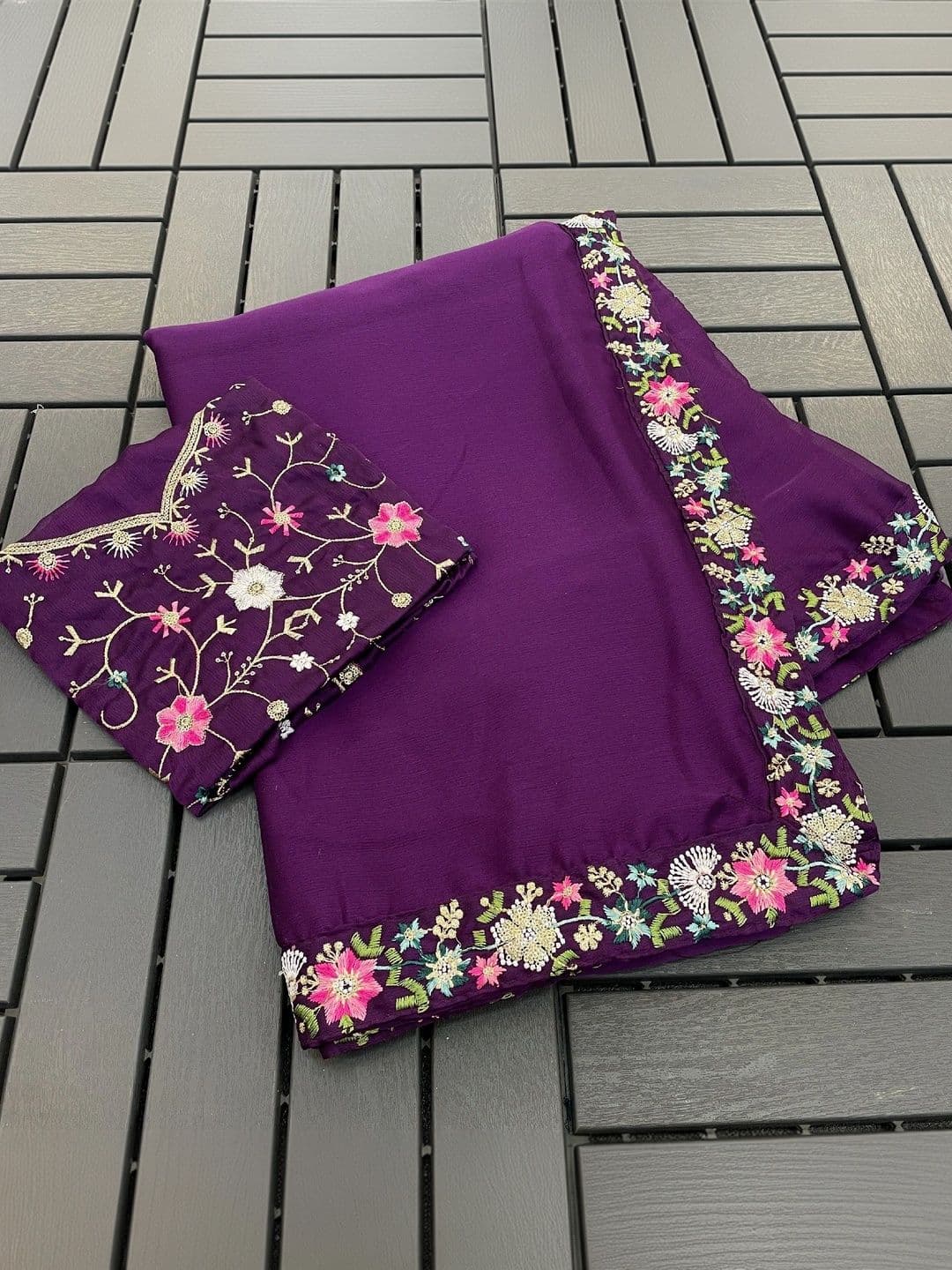 SmileyFashion Floral Embroidered Art Silk Saree thumbnail 2
