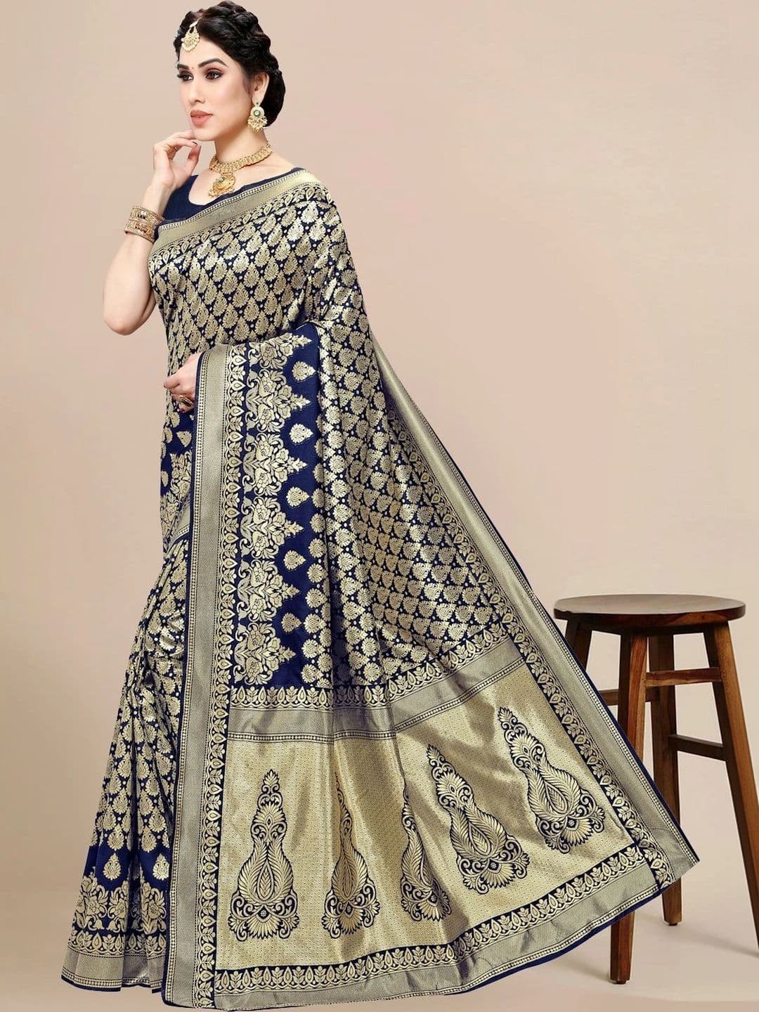 Sangria Paisley Zari Silk Blend Designer Banarasi Saree thumbnail 2