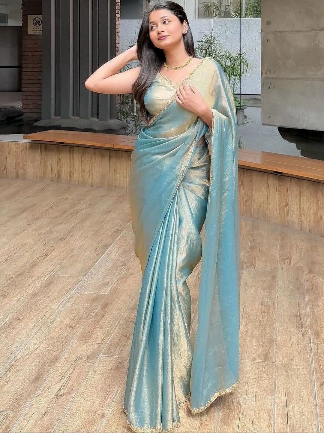Sangria Women Ethnic Motifs Zari Silk Blend Maheshwari Saree - view 1