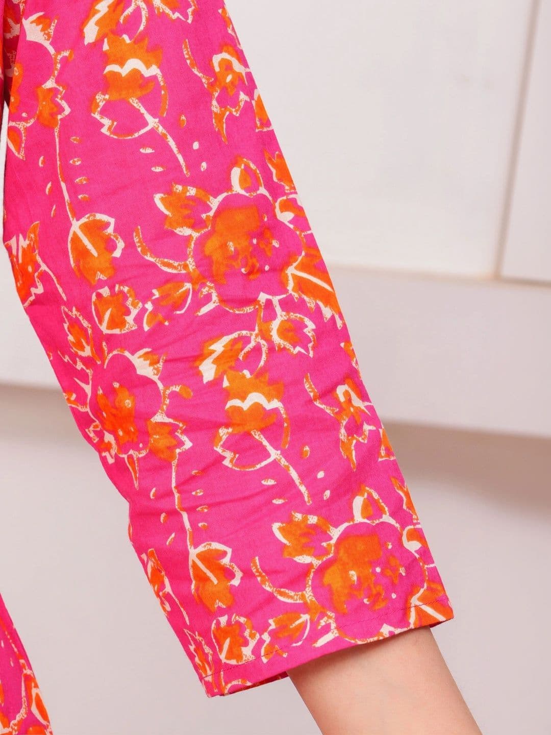 Aramya Women Floral Printed Floral Kurta thumbnail 4