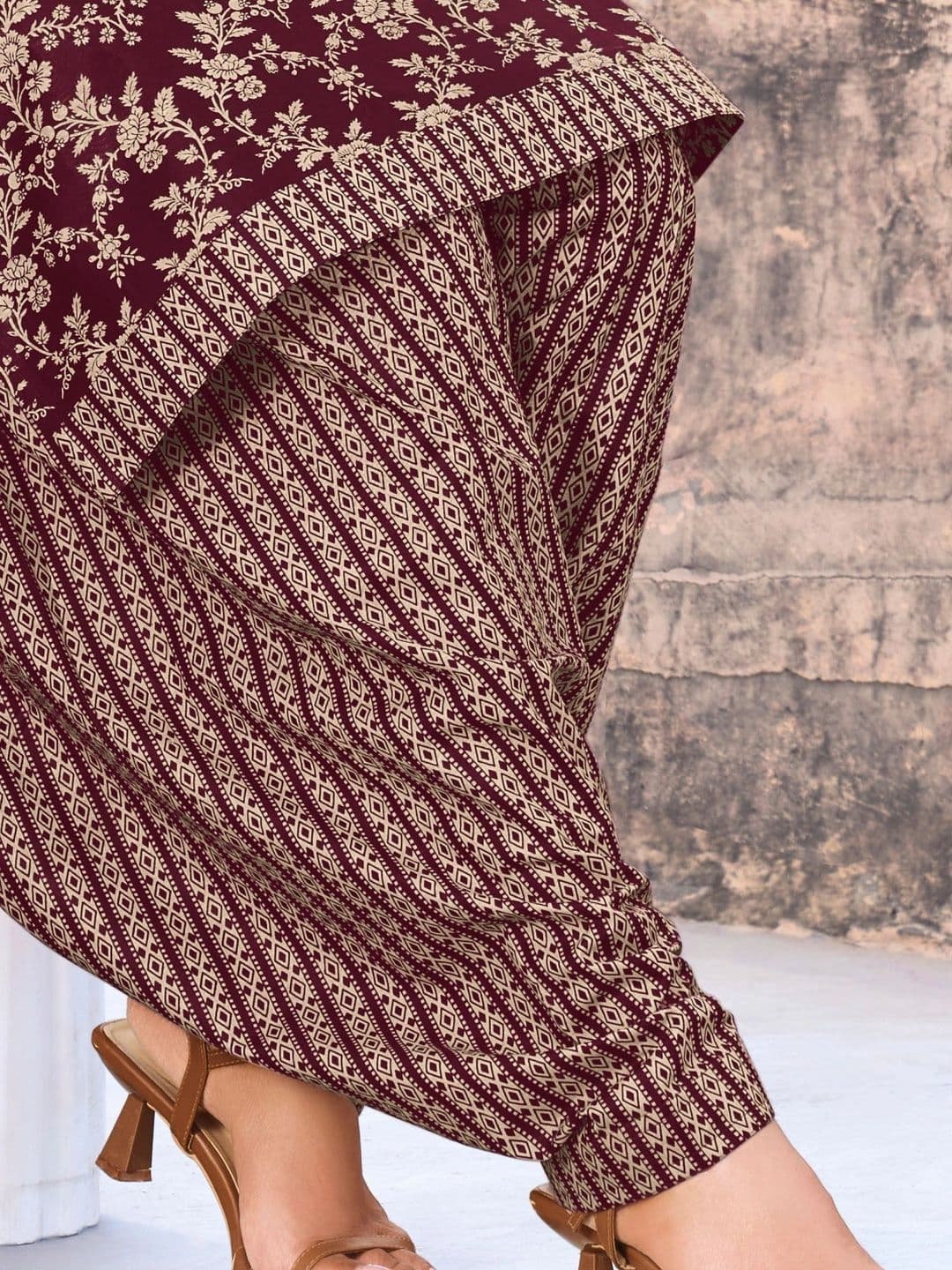 shree jeenmata collection Printed Pure Cotton Unstitched Dress Material thumbnail 3