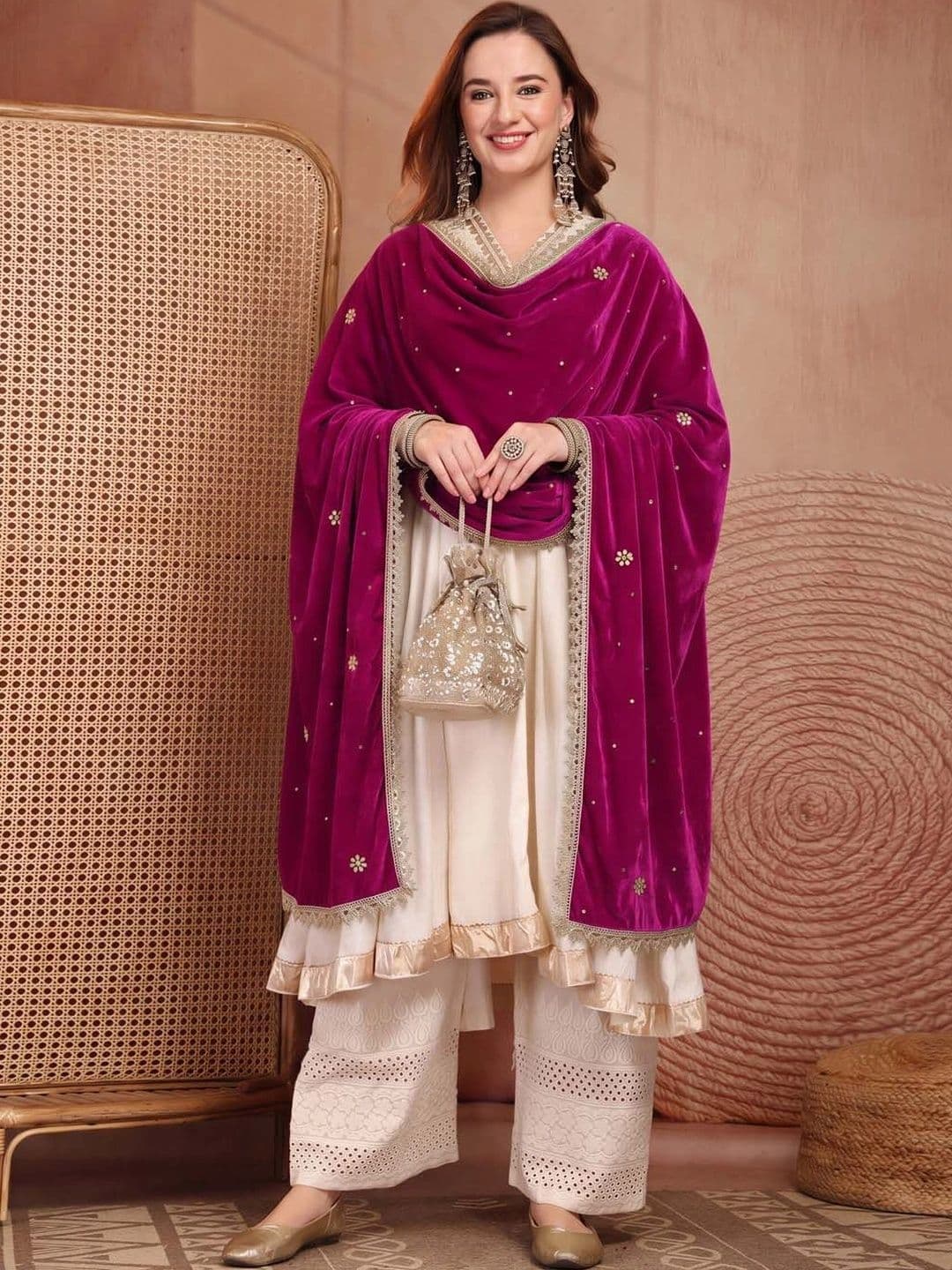 Clora Creation Velvet Dupatta with Zari thumbnail 5