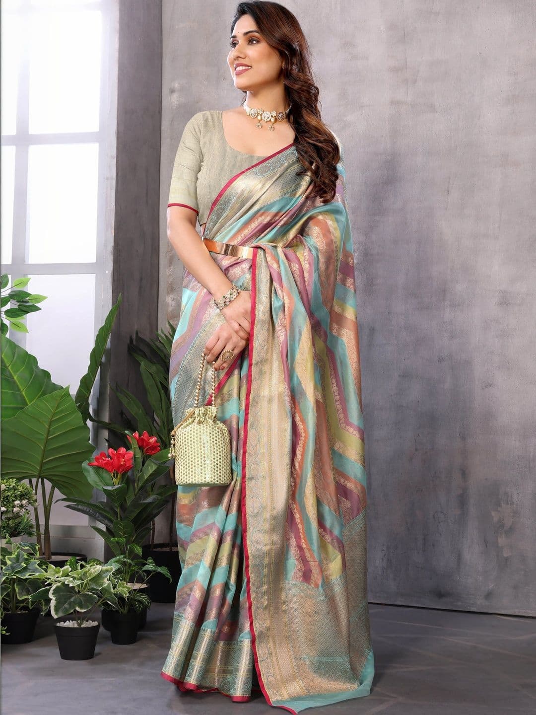 Sangria Woven Design Zari Silk Blend Designer Kanjeevaram Saree thumbnail 3