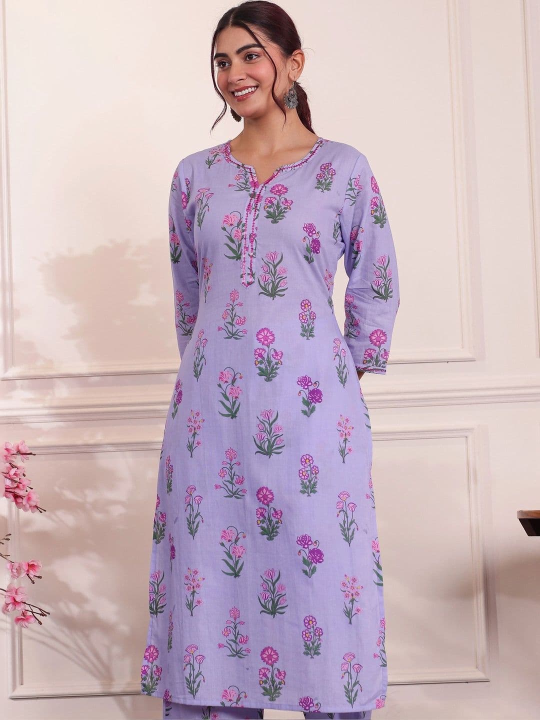 Aramya Women Floral Printed Sequinned Floral Kurta thumbnail 2