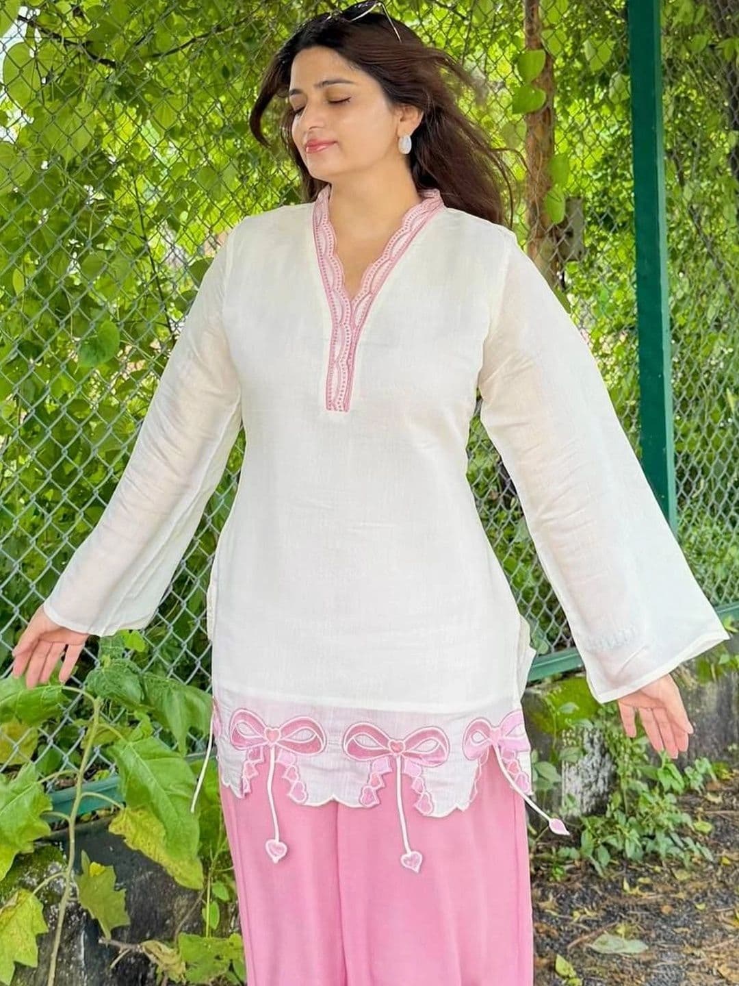 NILHARI Women Embroidered Regular Thread Work Pure Silk Kurta with Palazzos thumbnail 5