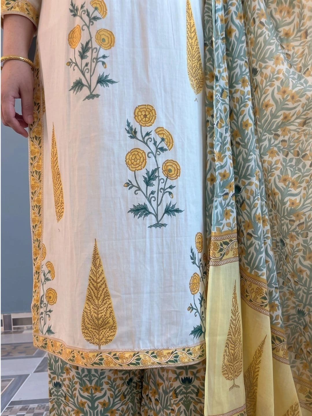 IKLO Women Floral Printed Regular Pure Cotton Kurta with Palazzos & With Dupatta thumbnail 2