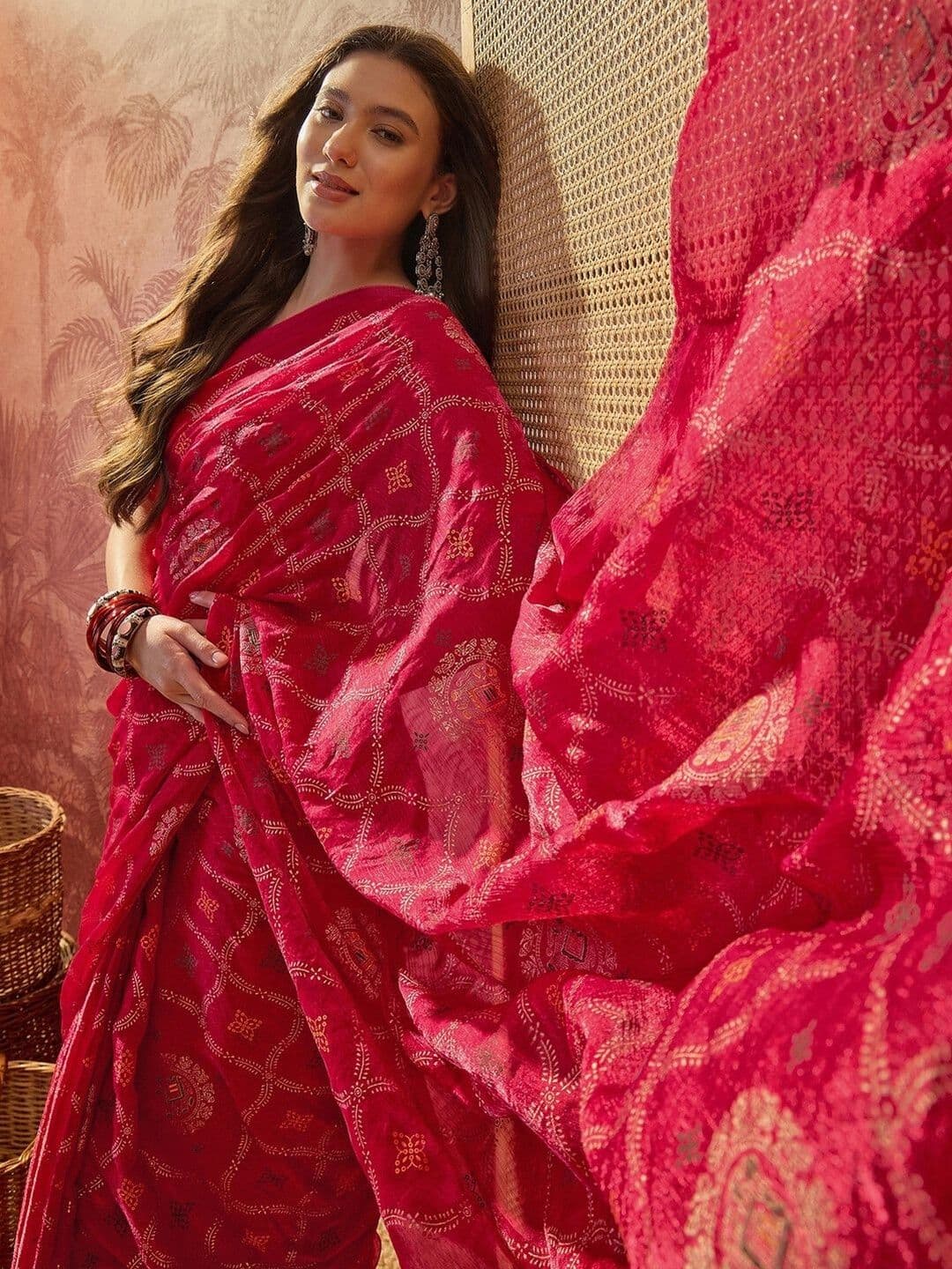 HERE&NOW Women Woven Design Pure Chiffon Fusion Saree thumbnail 3