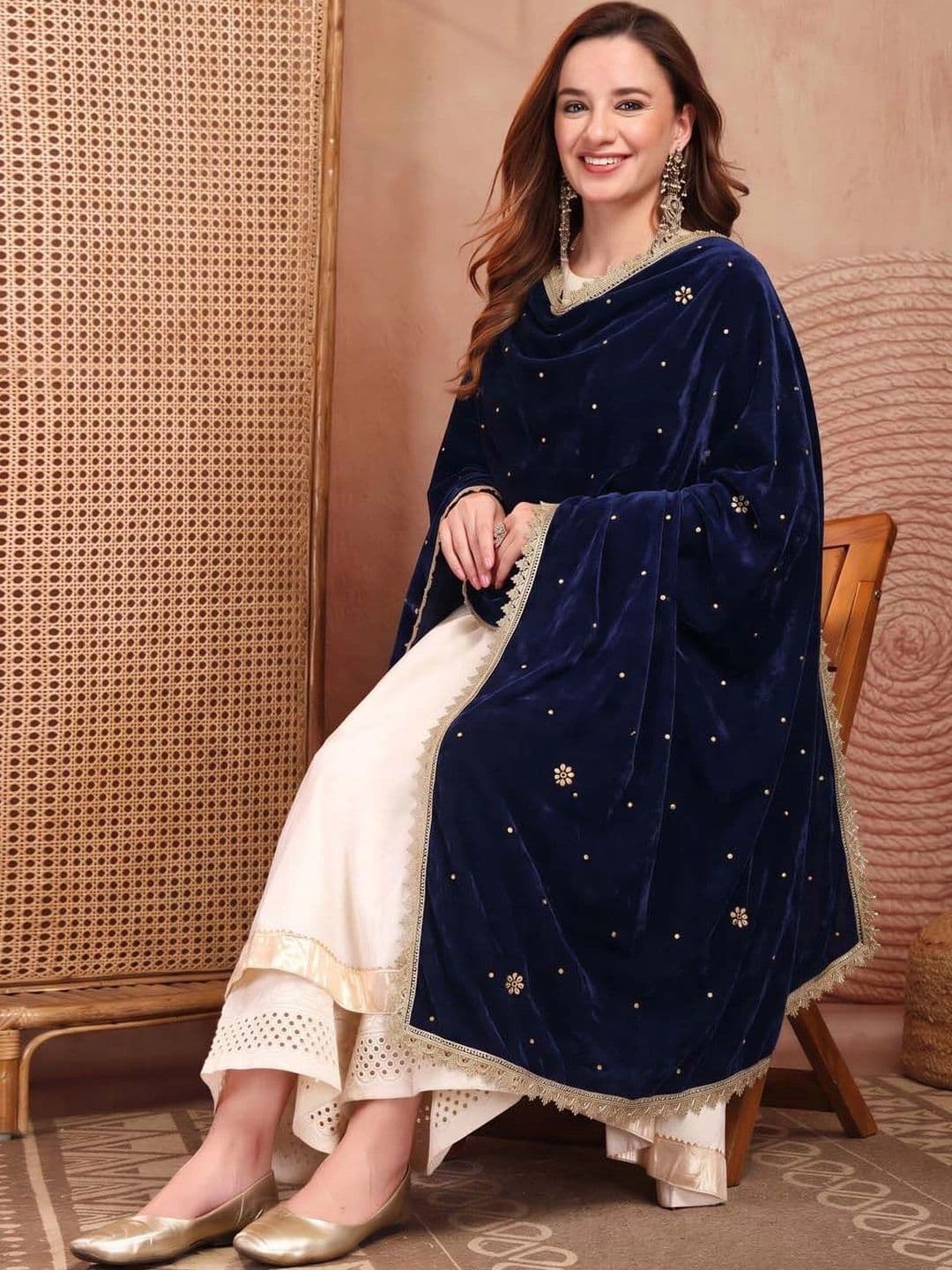 Clora Creation Ethnic Motifs Embroidered Velvet Dupatta with Zari thumbnail 5