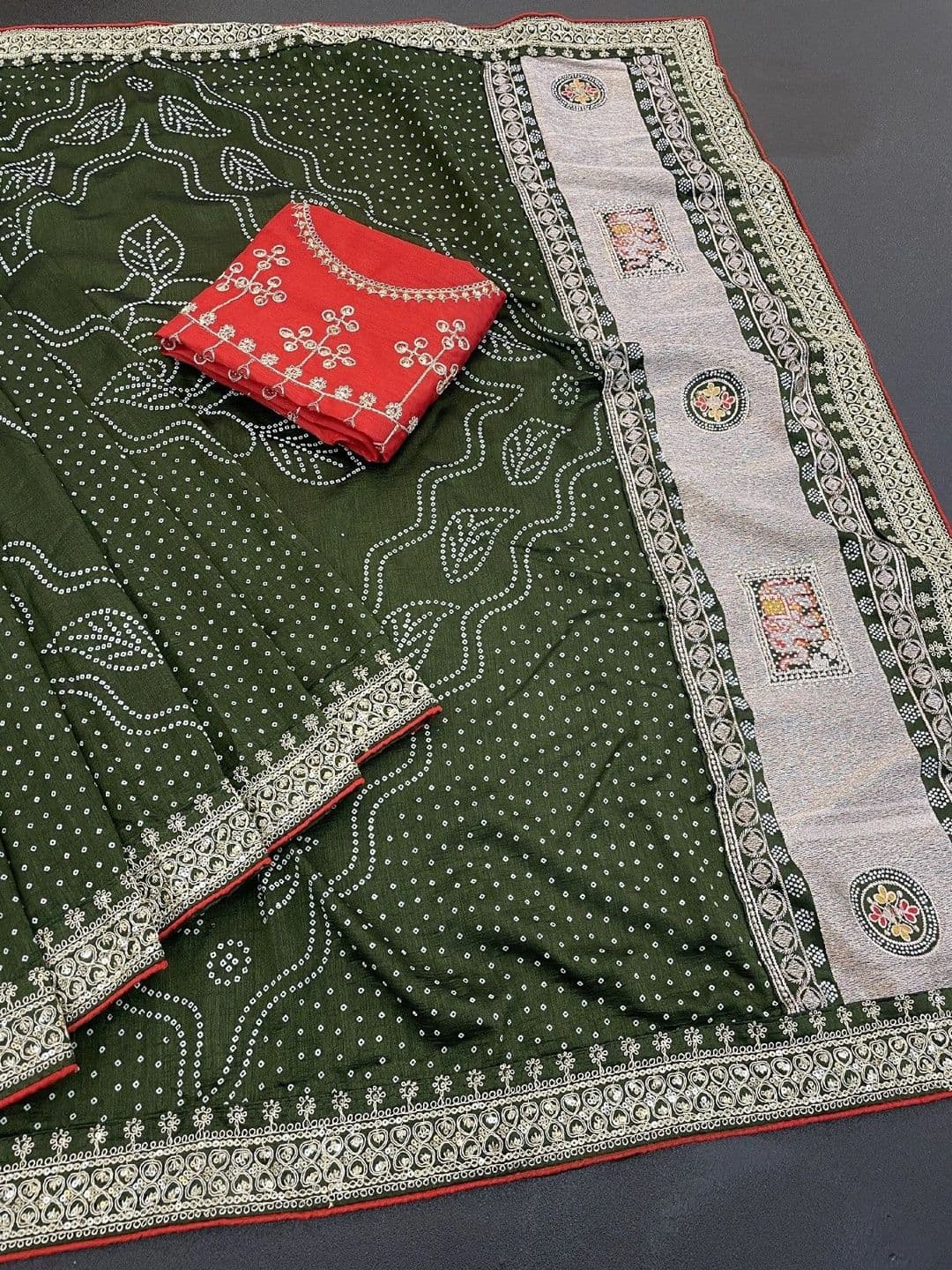 SmileyFashion Bandhani Embroidered Art Silk Designer Saree thumbnail 4