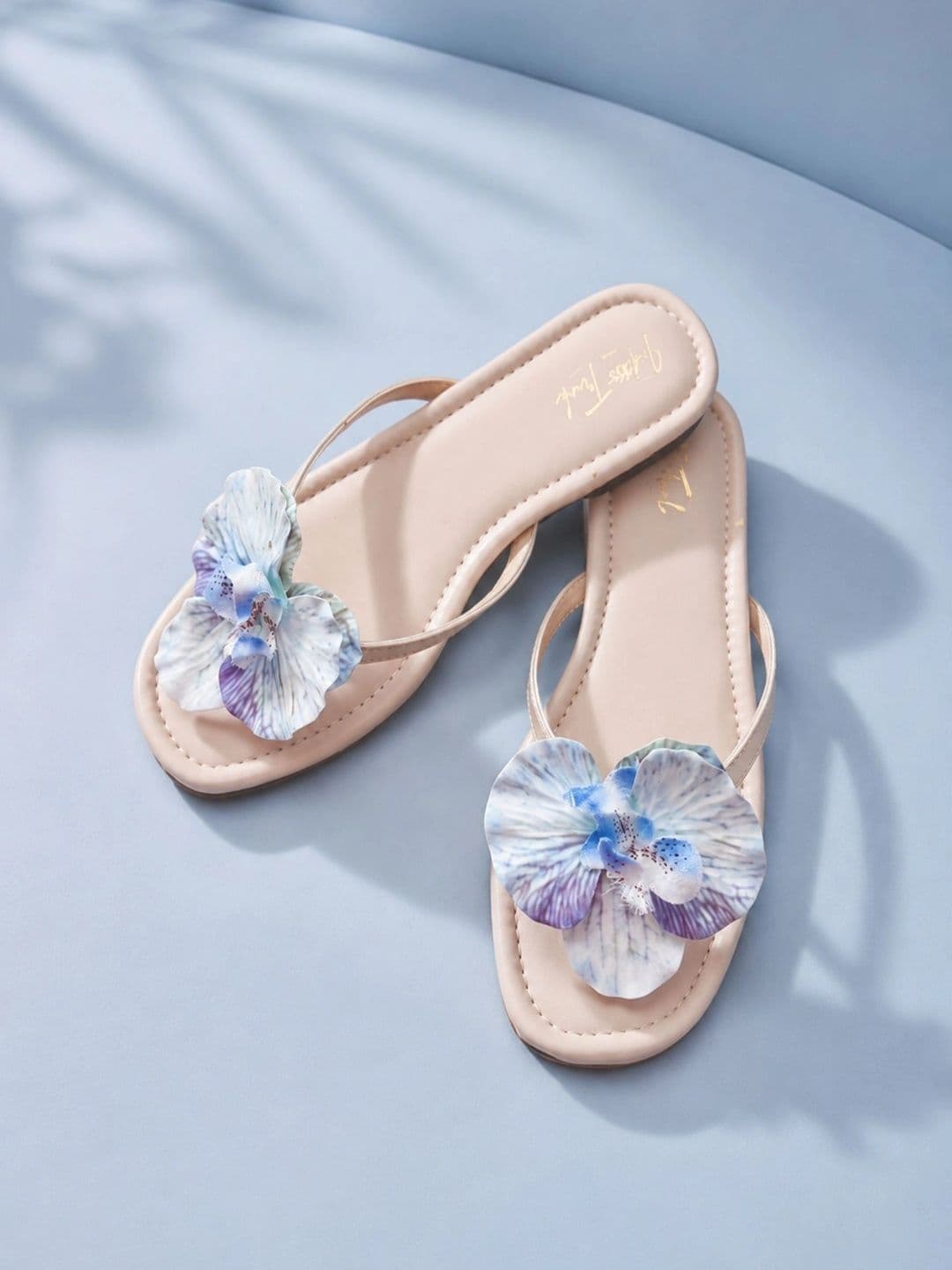 Indian Trunk Women Printed Open Toe Flats with Bows thumbnail 4