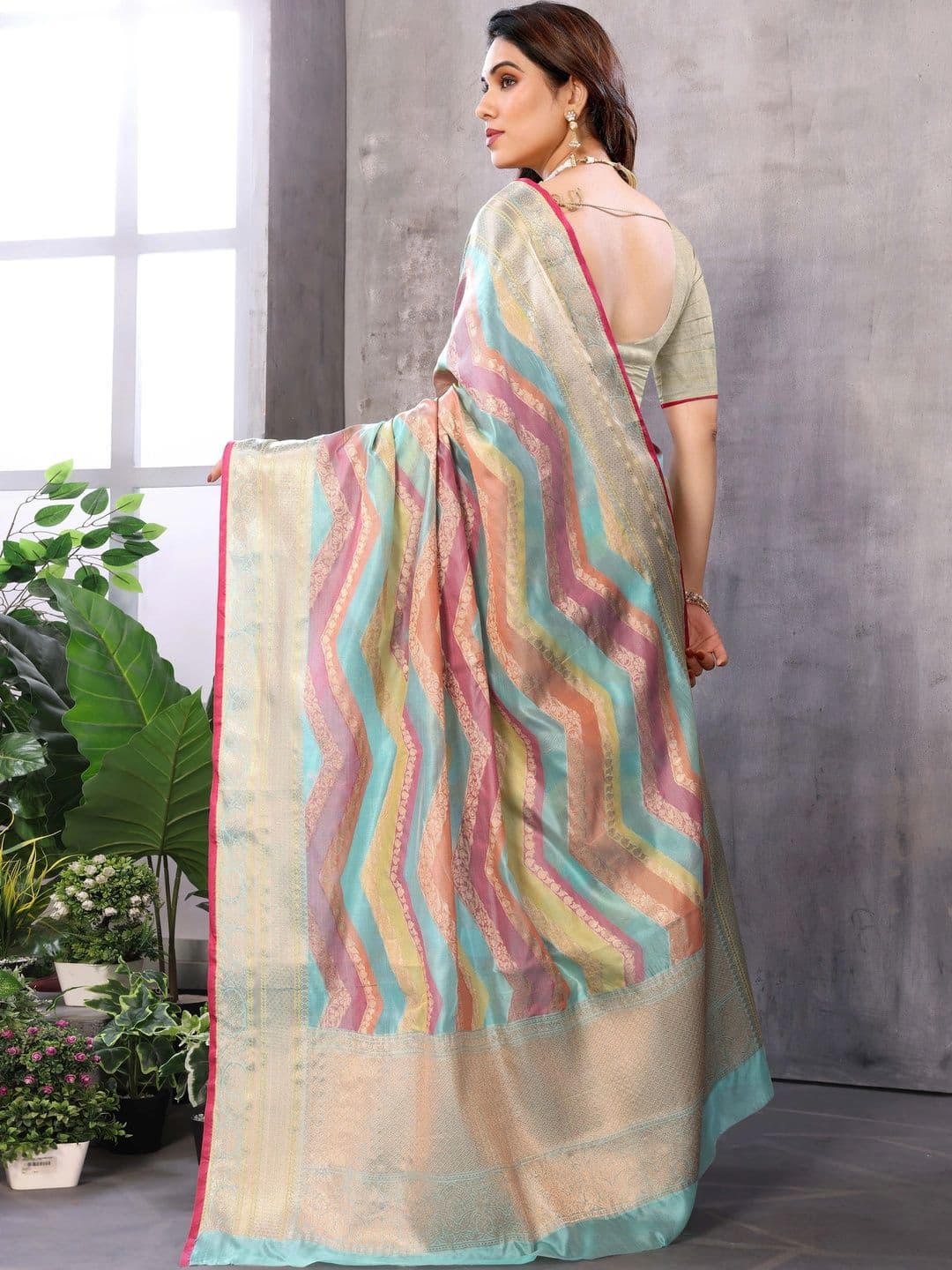 Sangria Woven Design Zari Silk Blend Designer Kanjeevaram Saree thumbnail 6