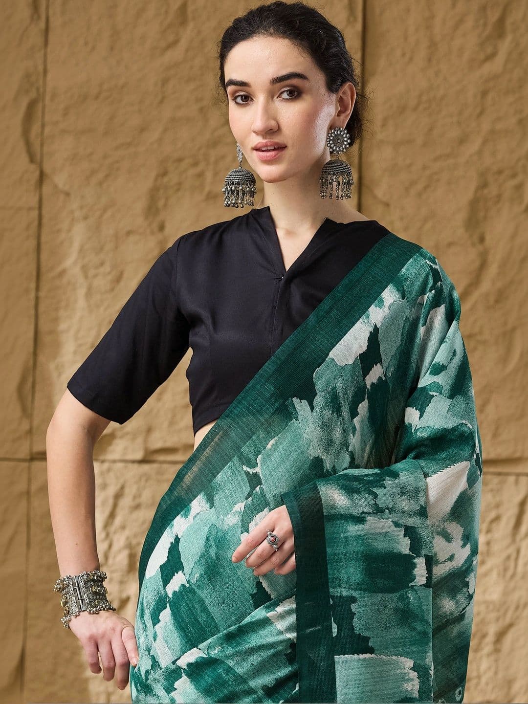 Suha Silk Blend Saree thumbnail 2