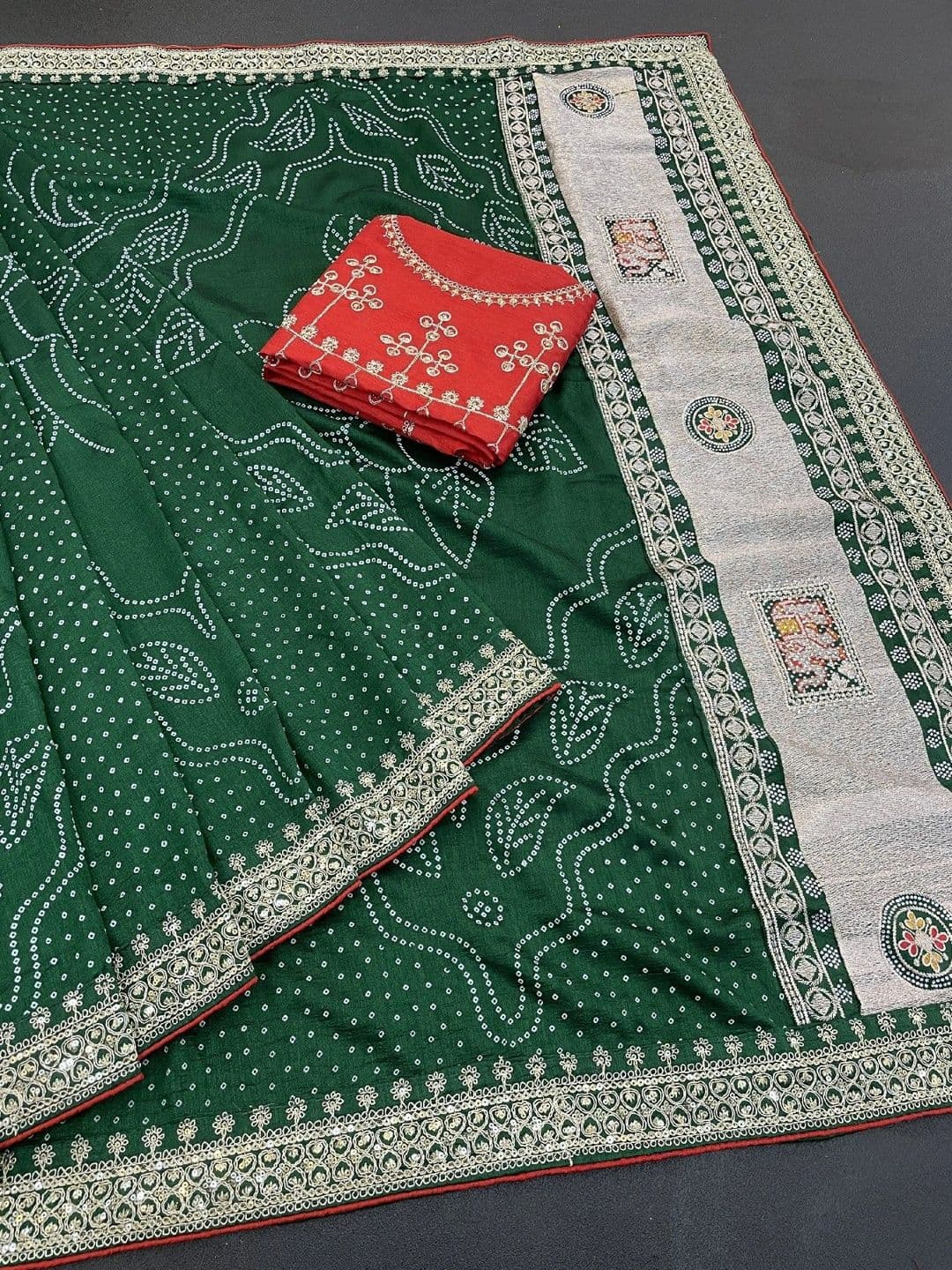 SmileyFashion Bandhani Zari Art Silk Designer Saree thumbnail 4