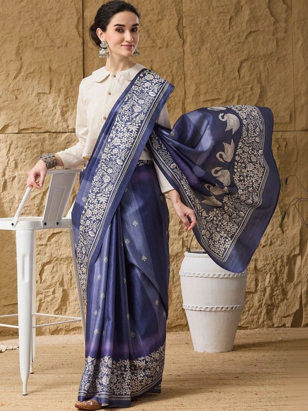 Suha Floral Silk Blend Saree thumbnail 3