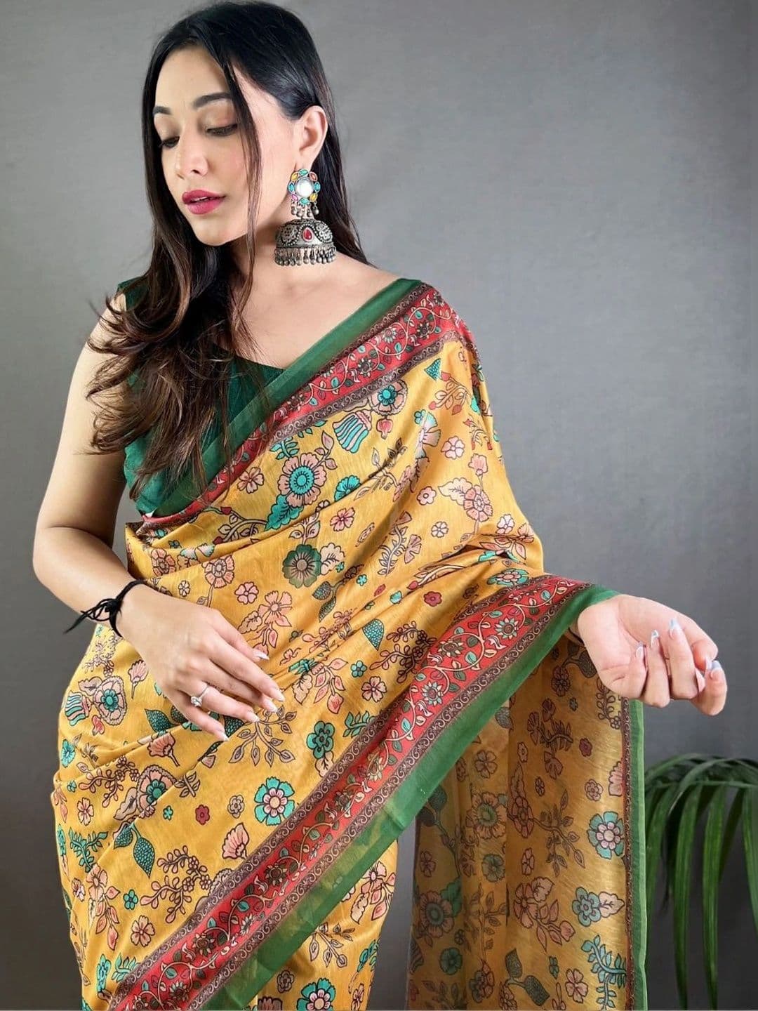 Mitera Women Kalamkari Printed Saree with Blouse Piece thumbnail 6