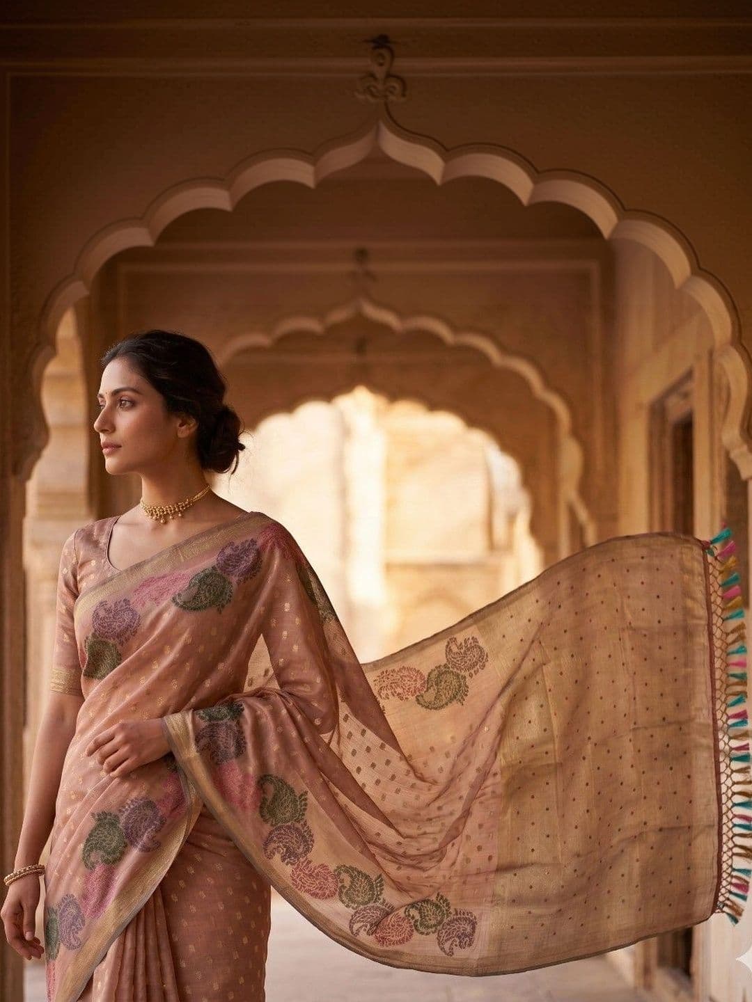 House of Neyvara Paisley Zardozi Linen Blend Banarasi Saree thumbnail 3