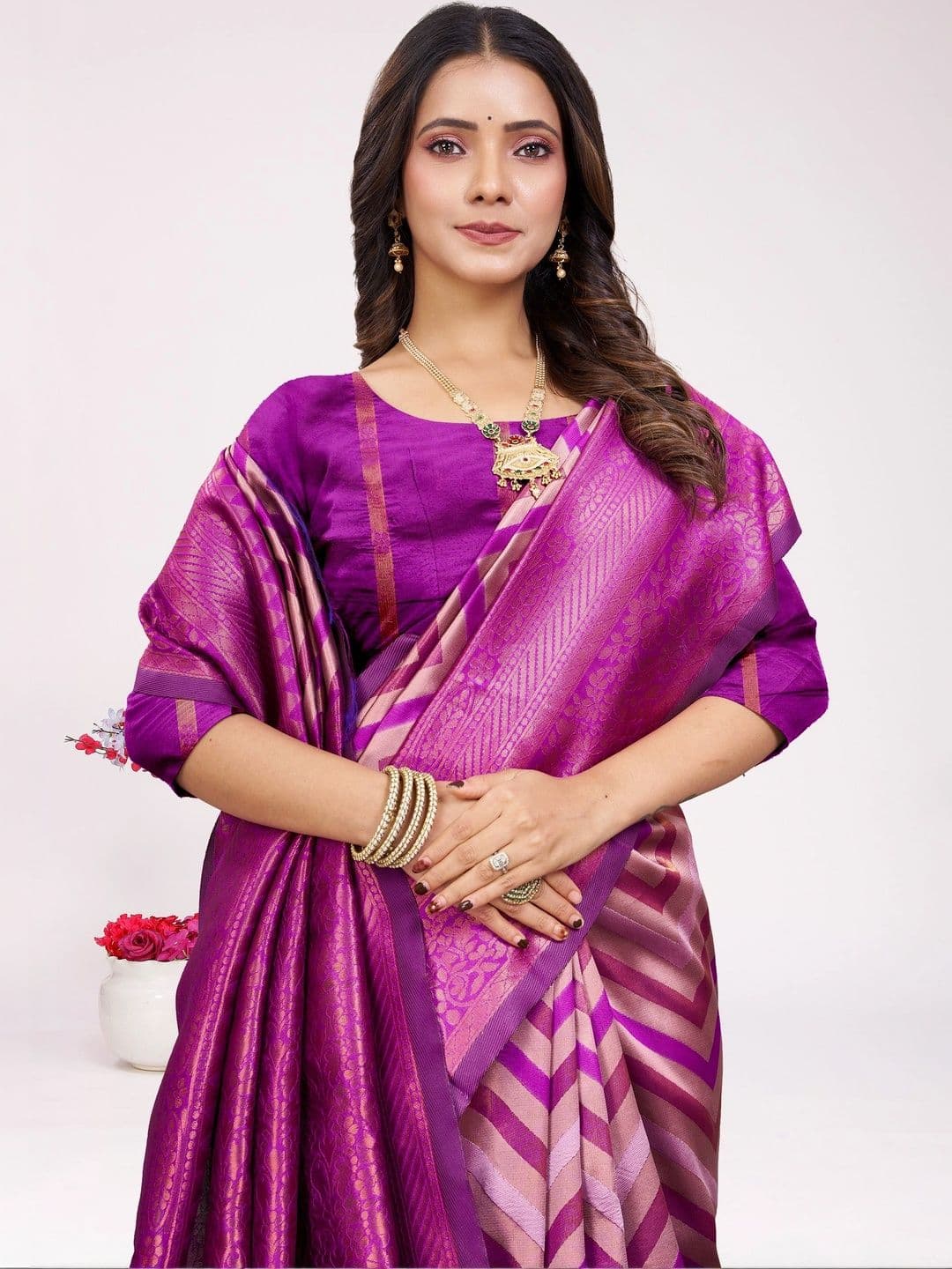 BONDEYE FASHION Woven Design Zari Silk Blend Fusion Leheriya Saree thumbnail 2