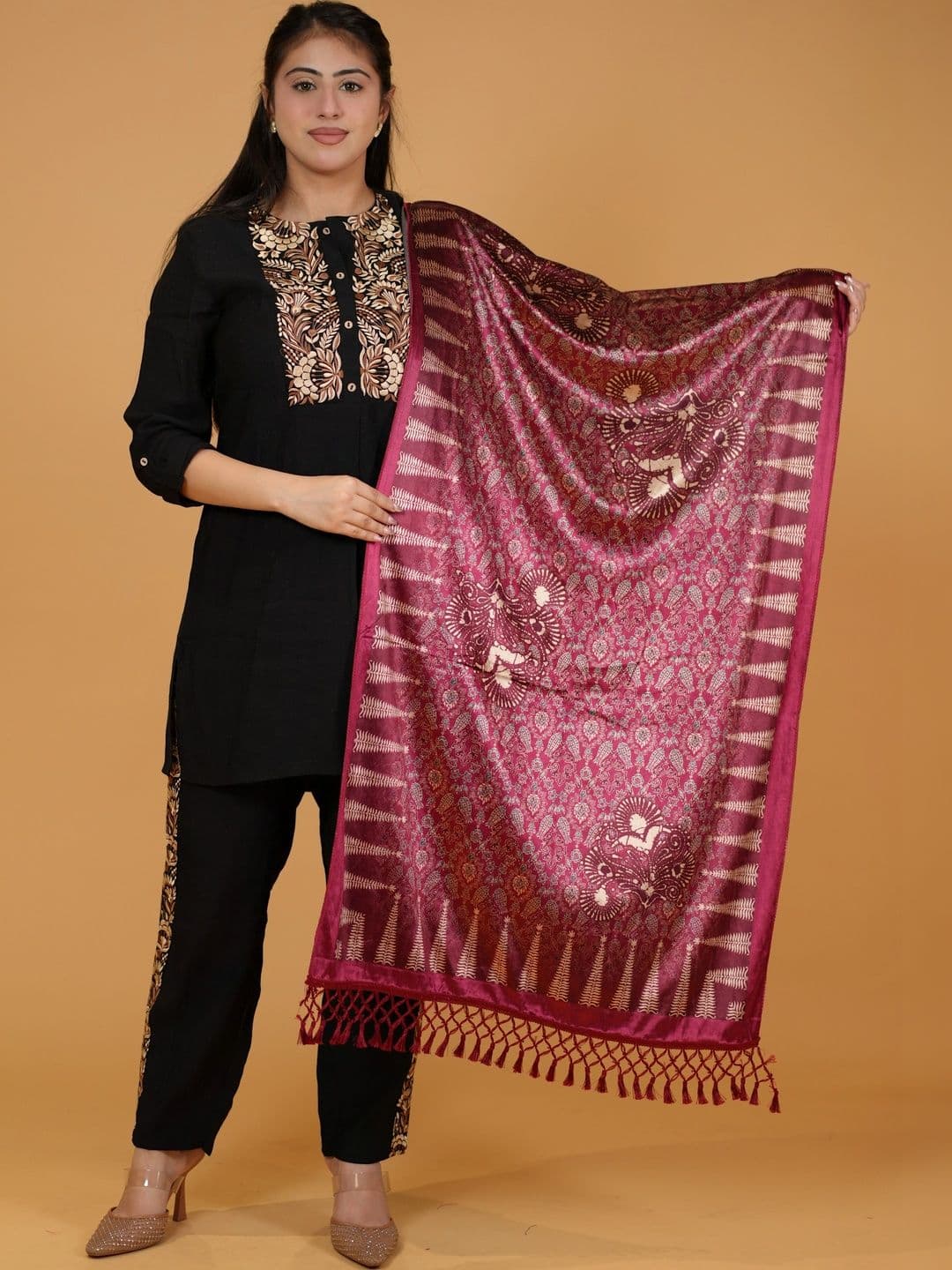 SHIFNEEN Women Ethnic Motifs Printed Velvet Shawl thumbnail 5