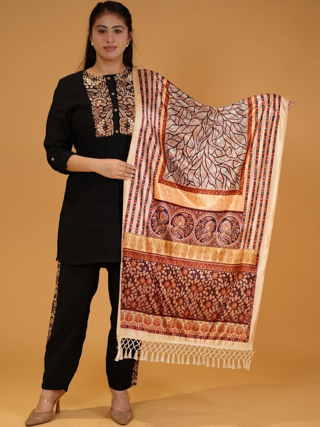 SHIFNEEN Women Botanical Printed Velvet Shawl thumbnail 5