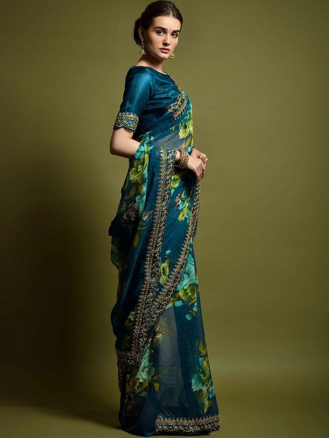 Peachmode Floral Embroidered Poly Georgette Saree thumbnail 5