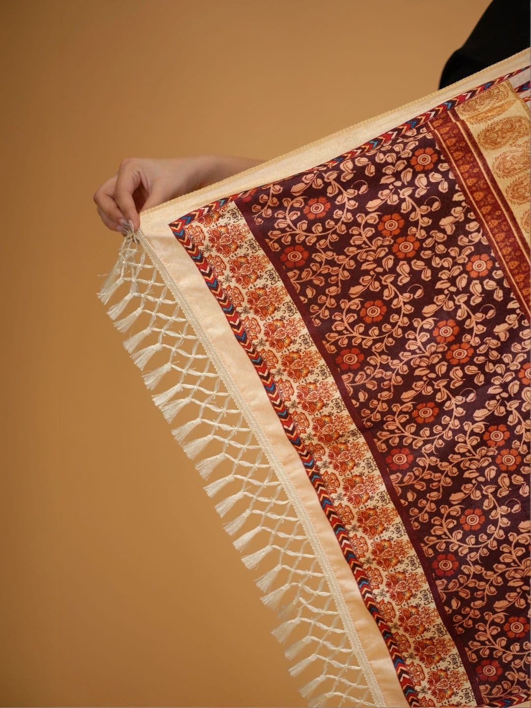 SHIFNEEN Women Botanical Printed Velvet Shawl thumbnail 4