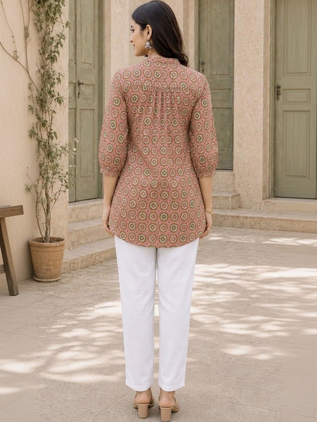 Sangria Women Floral Printed Kurta thumbnail 2