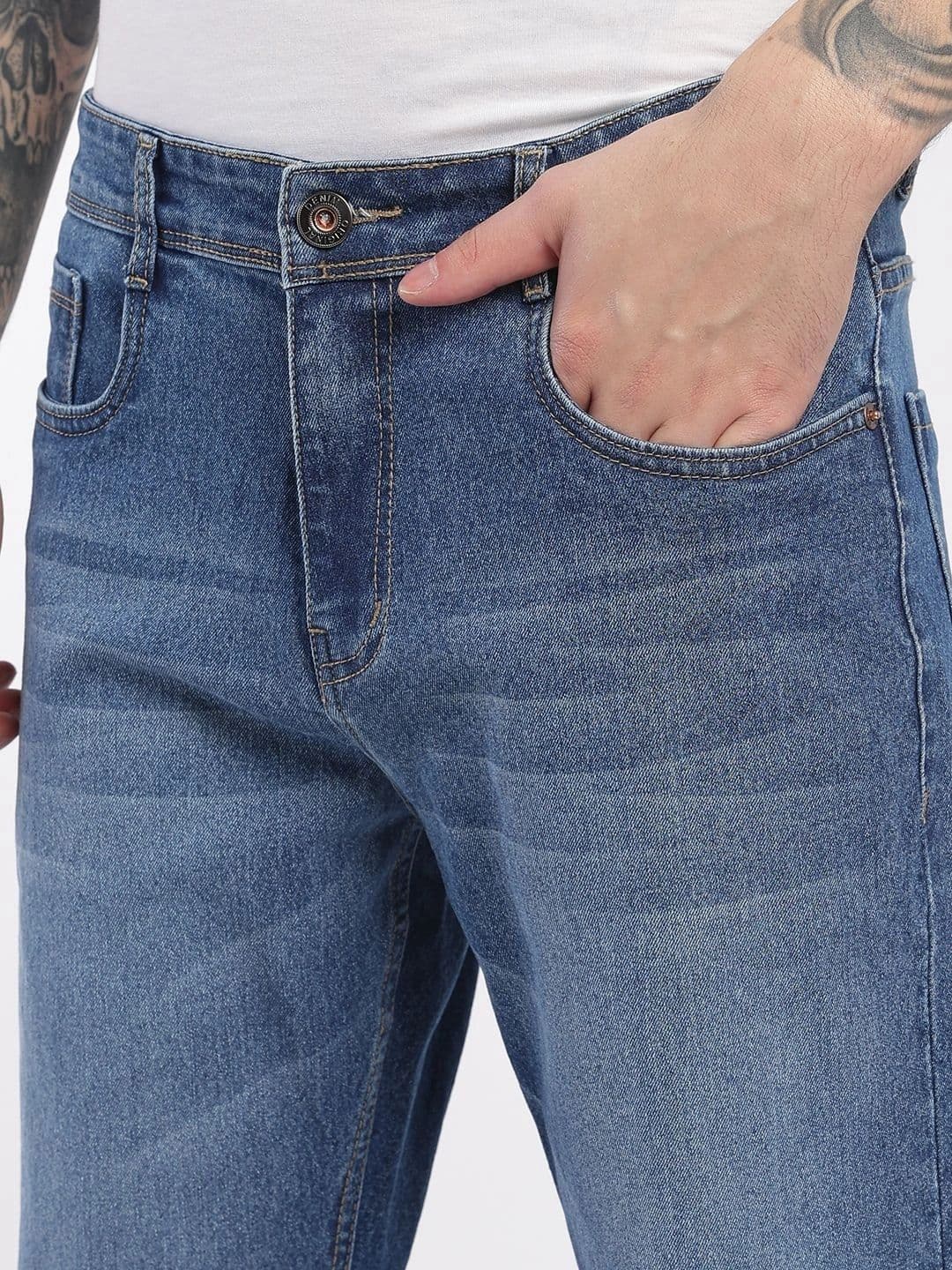 zayla Men Jean Regular Fit Mid-Rise Low Distress Light Fade Stretchable Jeans thumbnail 5