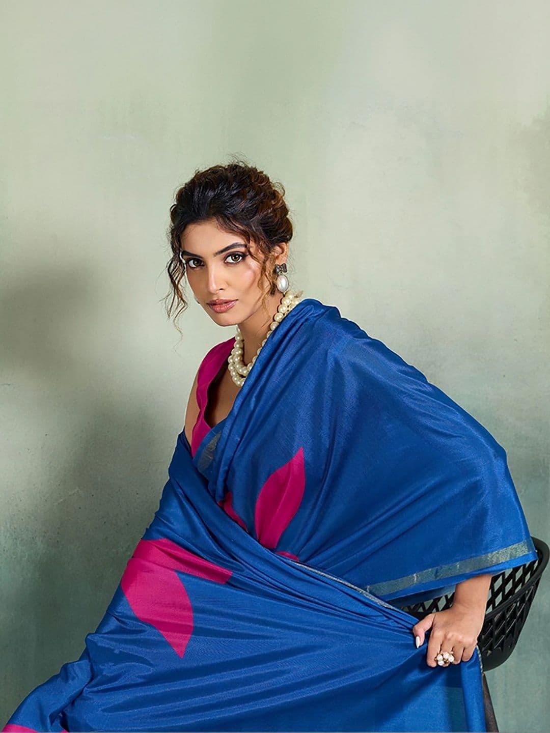 AMRUTKALA SAREES Floral Designer Block Print Saree thumbnail 3