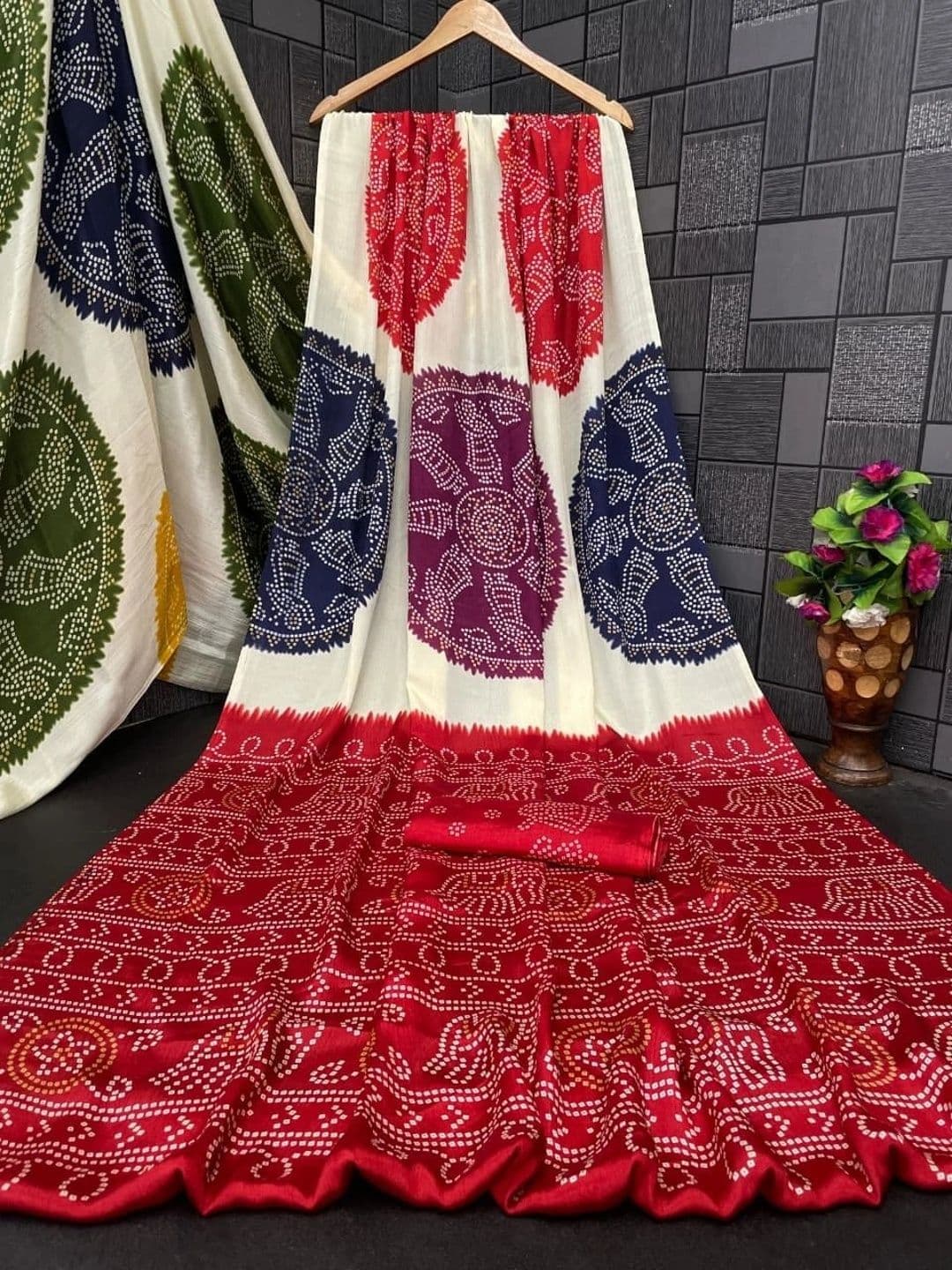 DHANLAXMI SAREES Bandhani Pure Georgette Fusion Bandhani Saree thumbnail 4