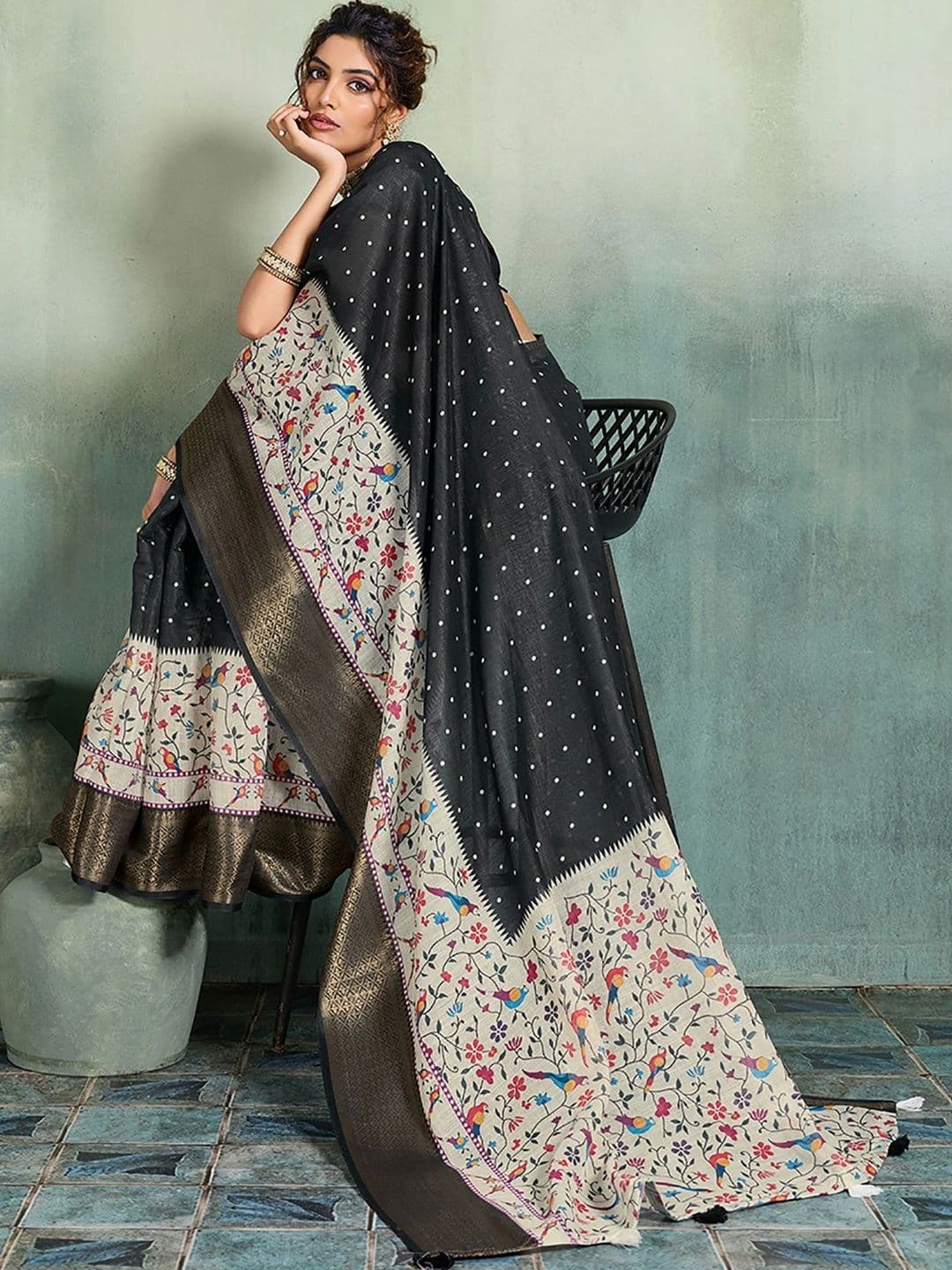 AMRUTKALA SAREES Floral Zari Designer Block Print Saree thumbnail 3