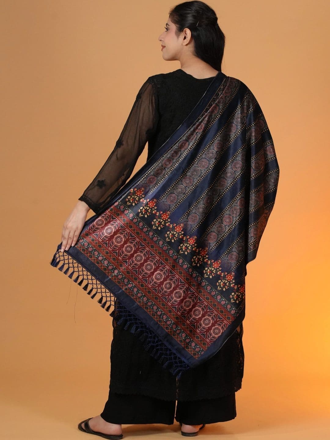 SHIFNEEN Women Ethnic Motifs Printed Velvet Shawl thumbnail 5