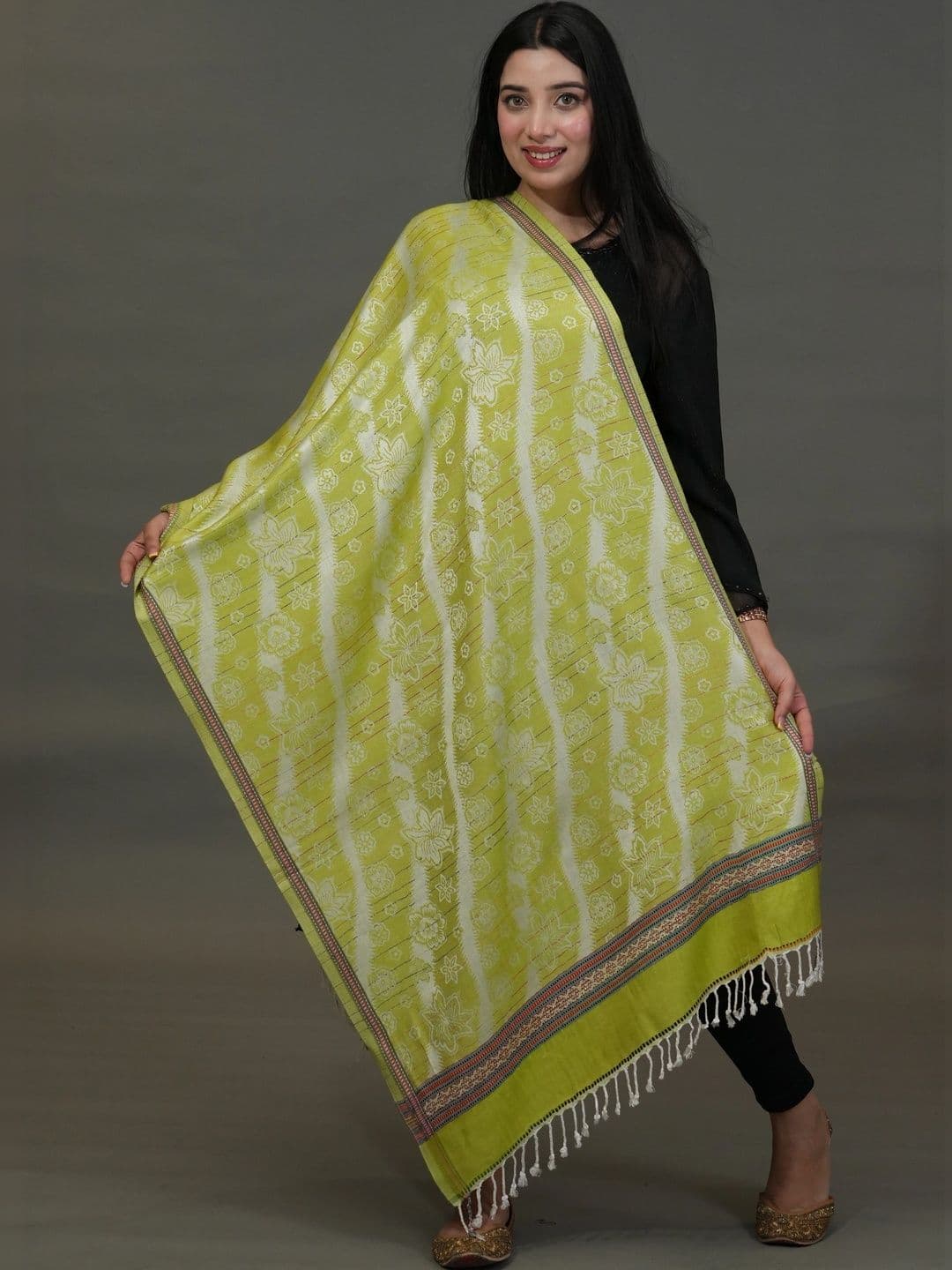 SHIFNEEN Women Floral Printed Acrylic Shawl thumbnail 4