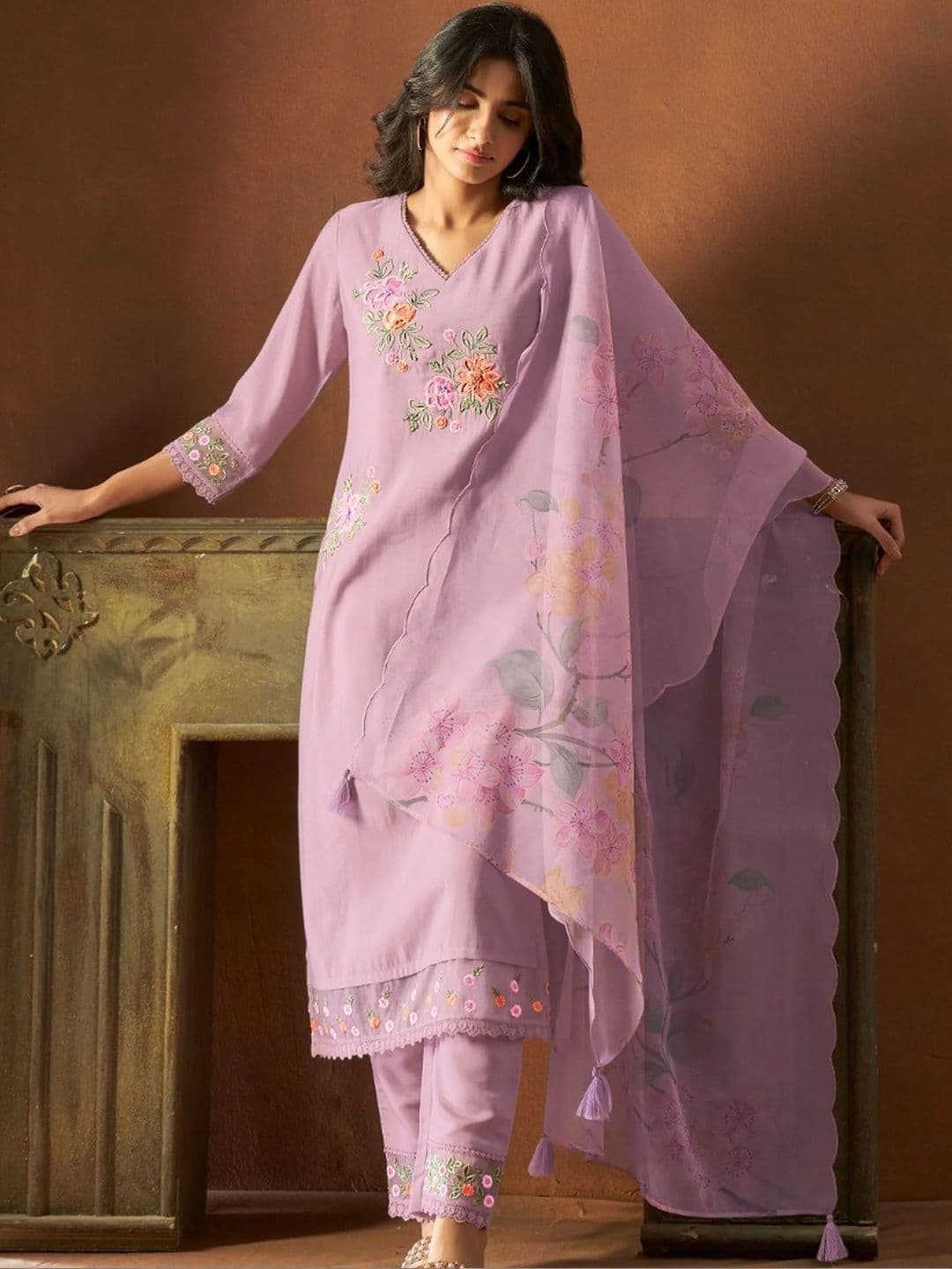 LABEL RANGREEZAA Women Embroidered Regular Thread Work Kurta with Trousers & With Dupatta thumbnail 4