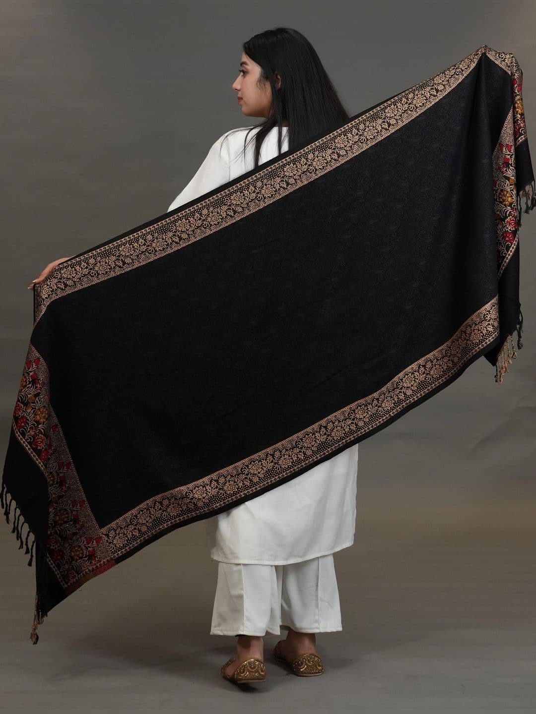 SHIFNEEN Women Ethnic Motifs Embroidered Acrylic Shawl thumbnail 3
