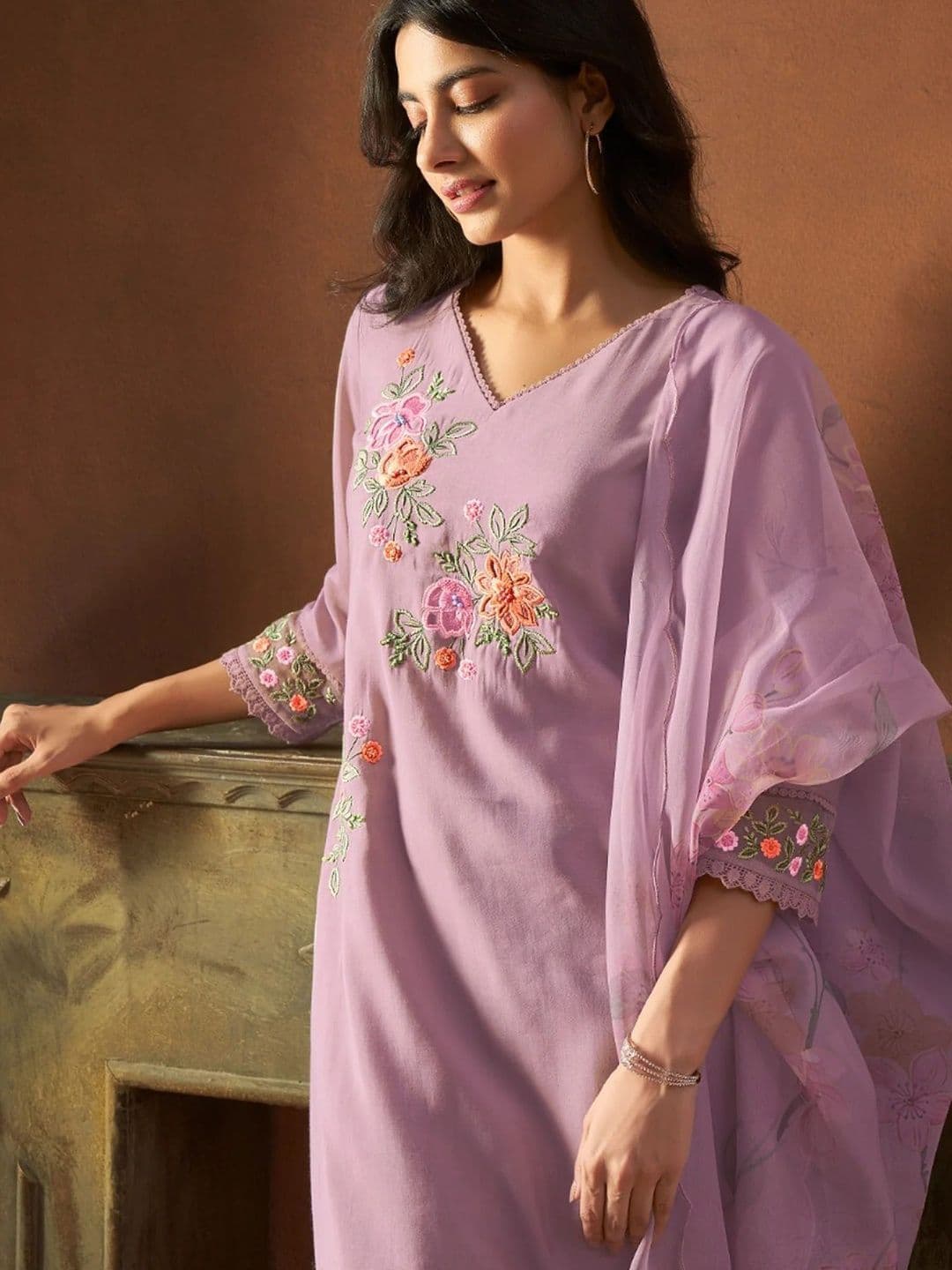 LABEL RANGREEZAA Women Embroidered Regular Thread Work Kurta with Trousers & With Dupatta thumbnail 5