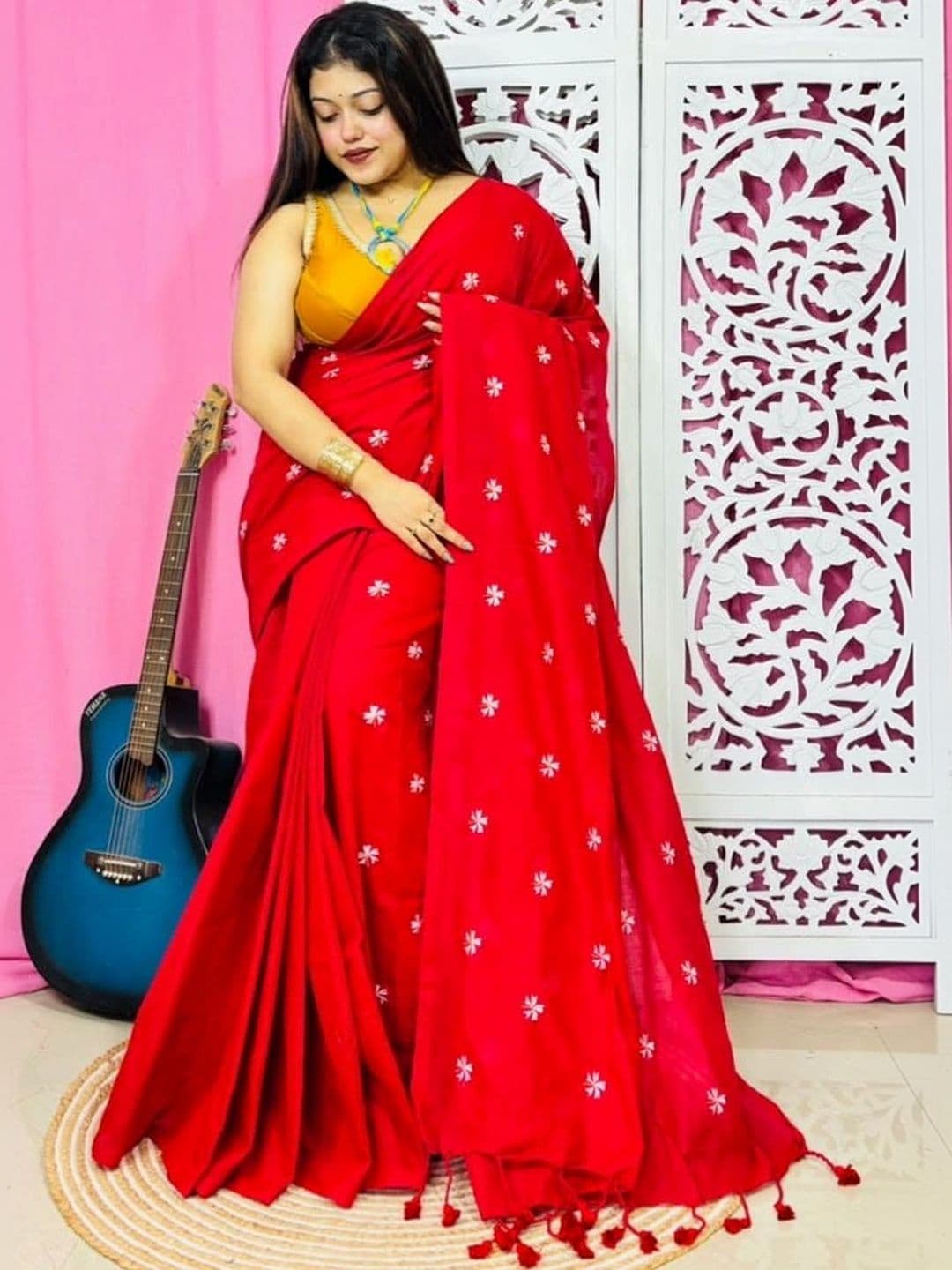 BongAp Floral Embroidered Khadi Saree thumbnail 4