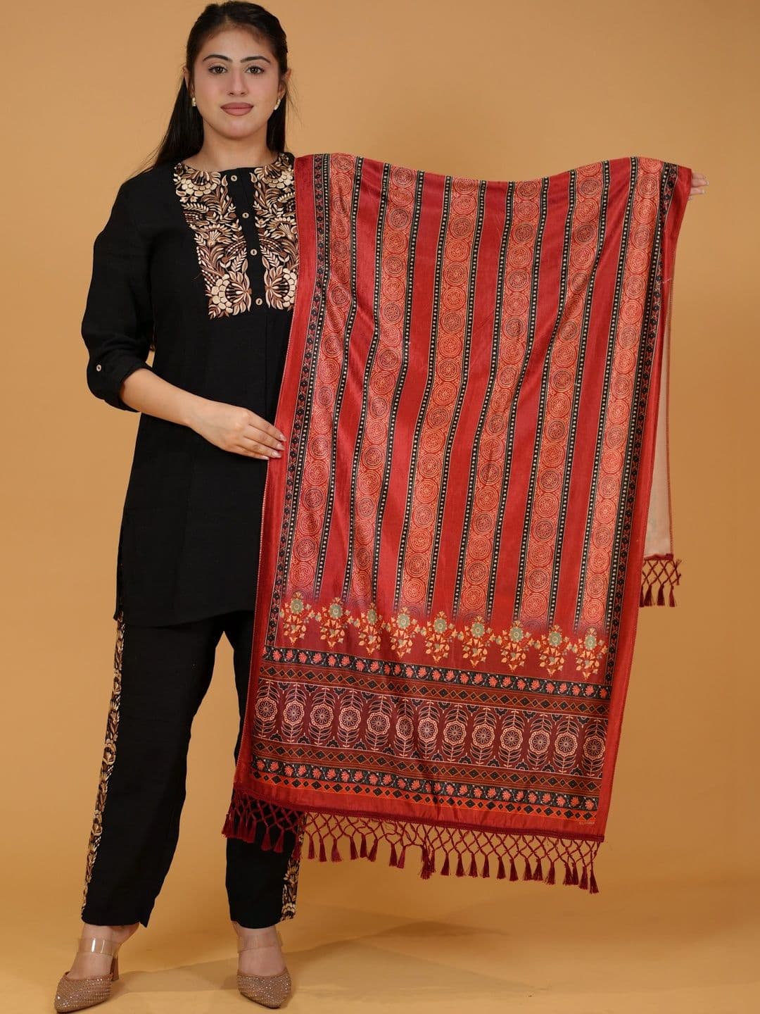 SHIFNEEN Women Ethnic Motifs Printed Velvet Shawl thumbnail 3