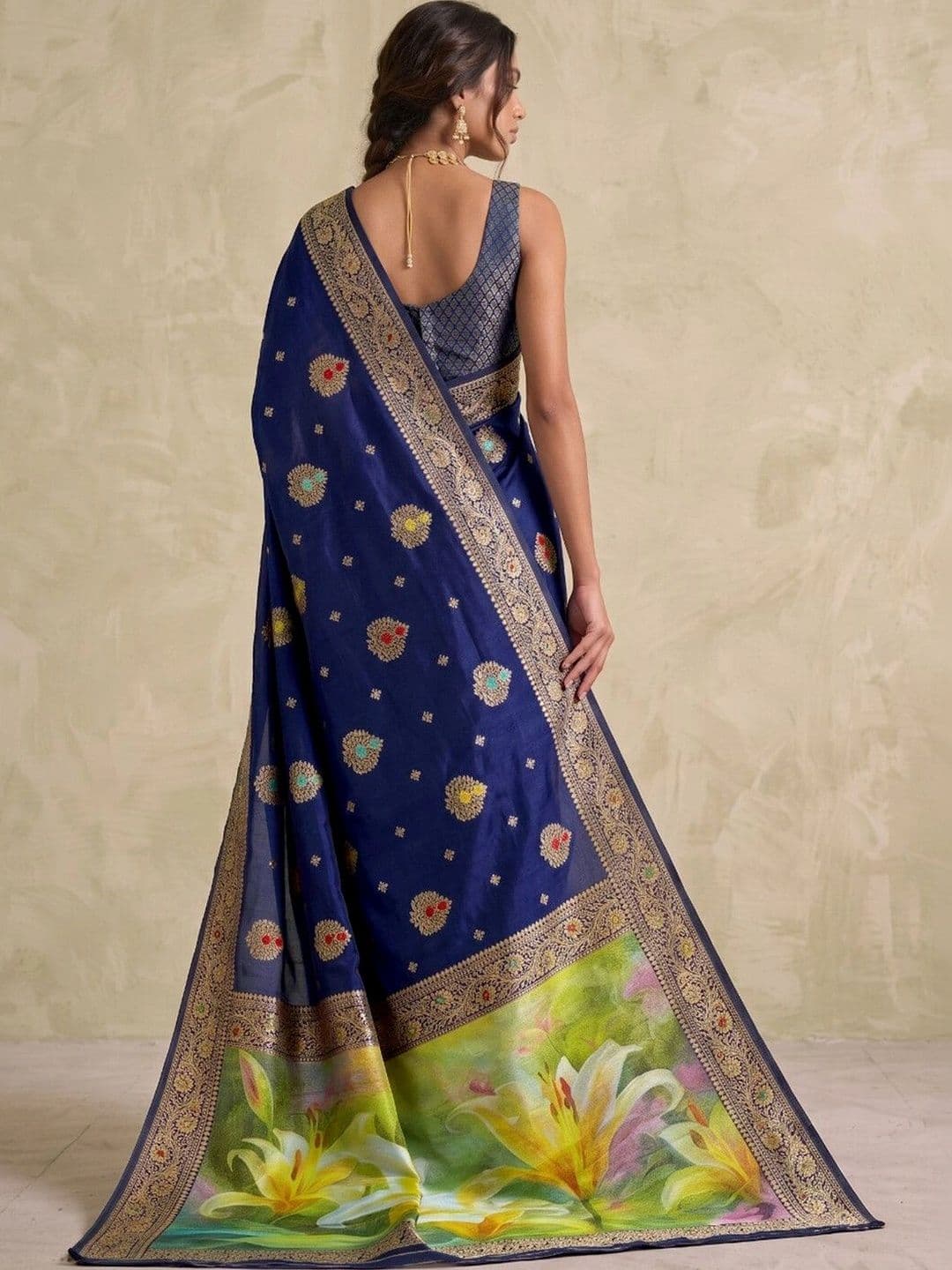 SAARA Woven Design Zari Silk Blend Saree thumbnail 5