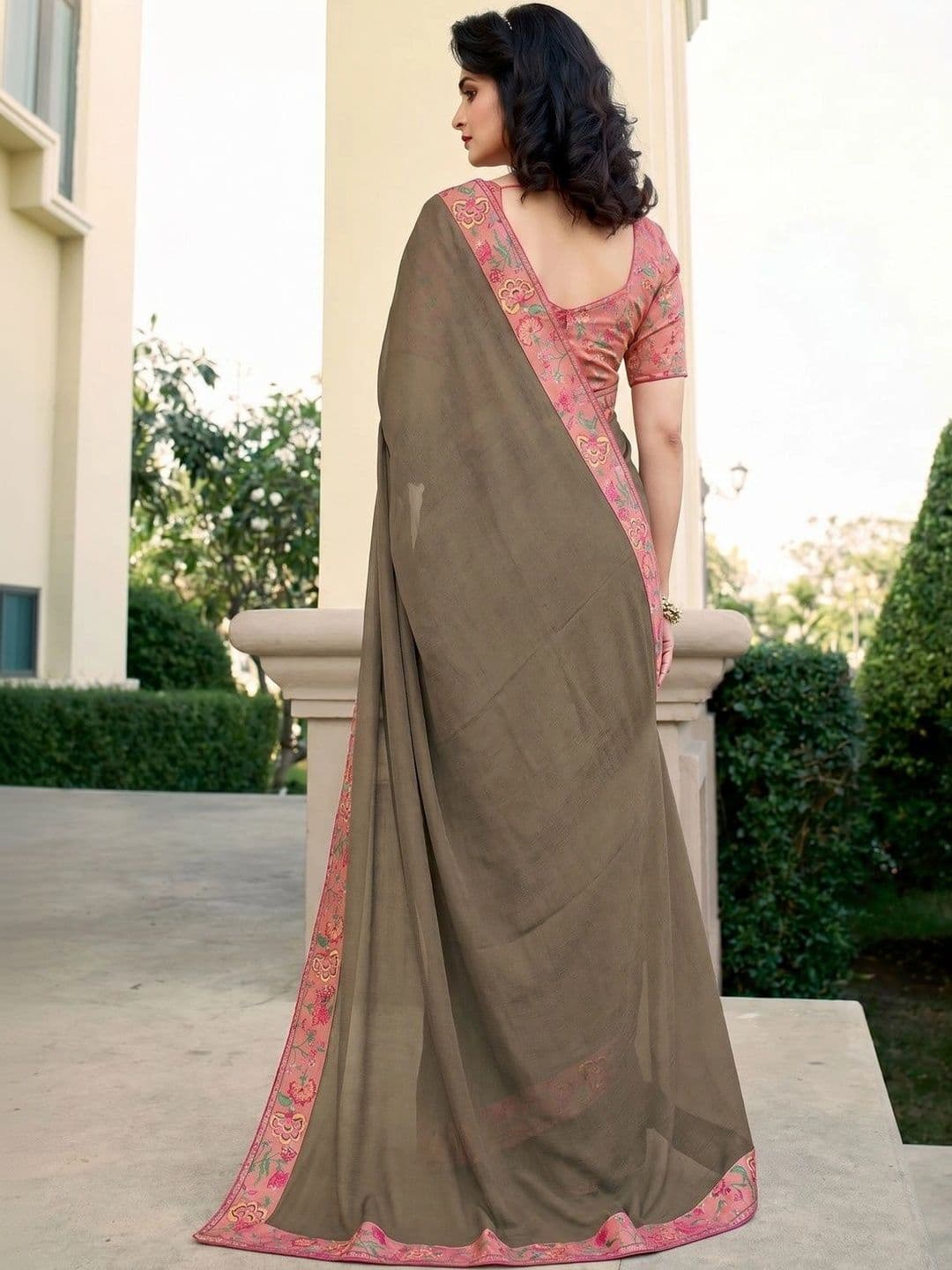 Peachmode Floral Embroidered Poly Georgette Saree thumbnail 3