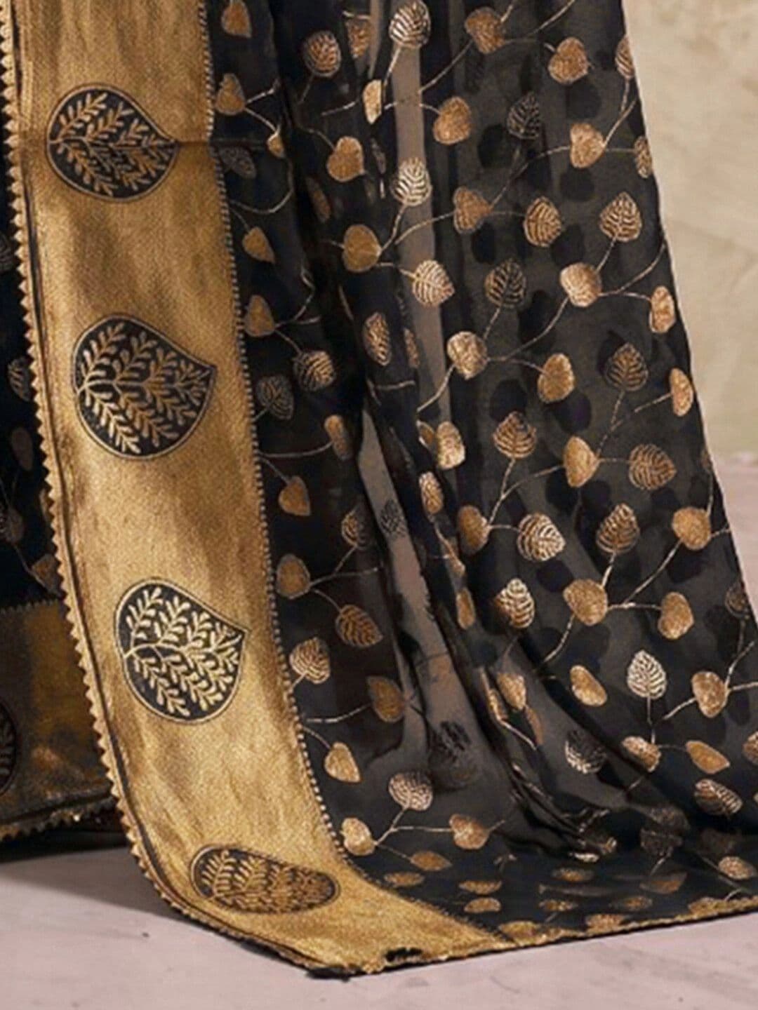 SAARA Ethnic Motifs Zari Pure Georgette Saree thumbnail 6