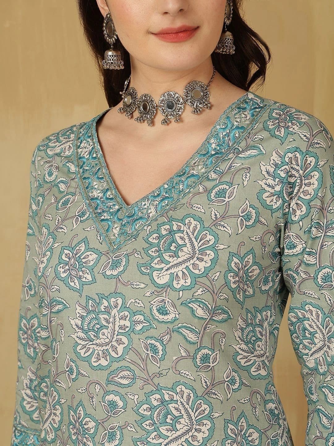 Sangria Women Floral Printed Thread Work Floral Kurta thumbnail 4