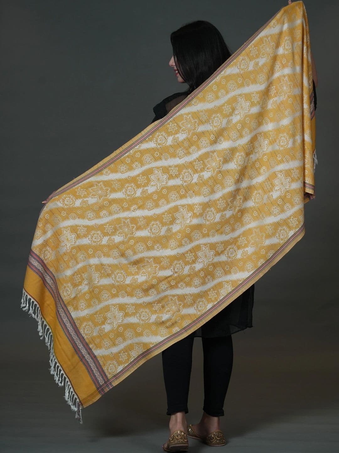 SHIFNEEN Women Floral Printed Acrylic Shawl thumbnail 2