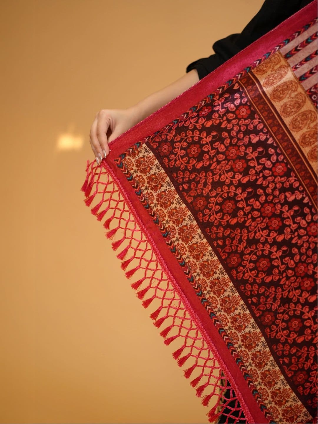 SHIFNEEN Women Floral Printed Velvet Shawl thumbnail 2