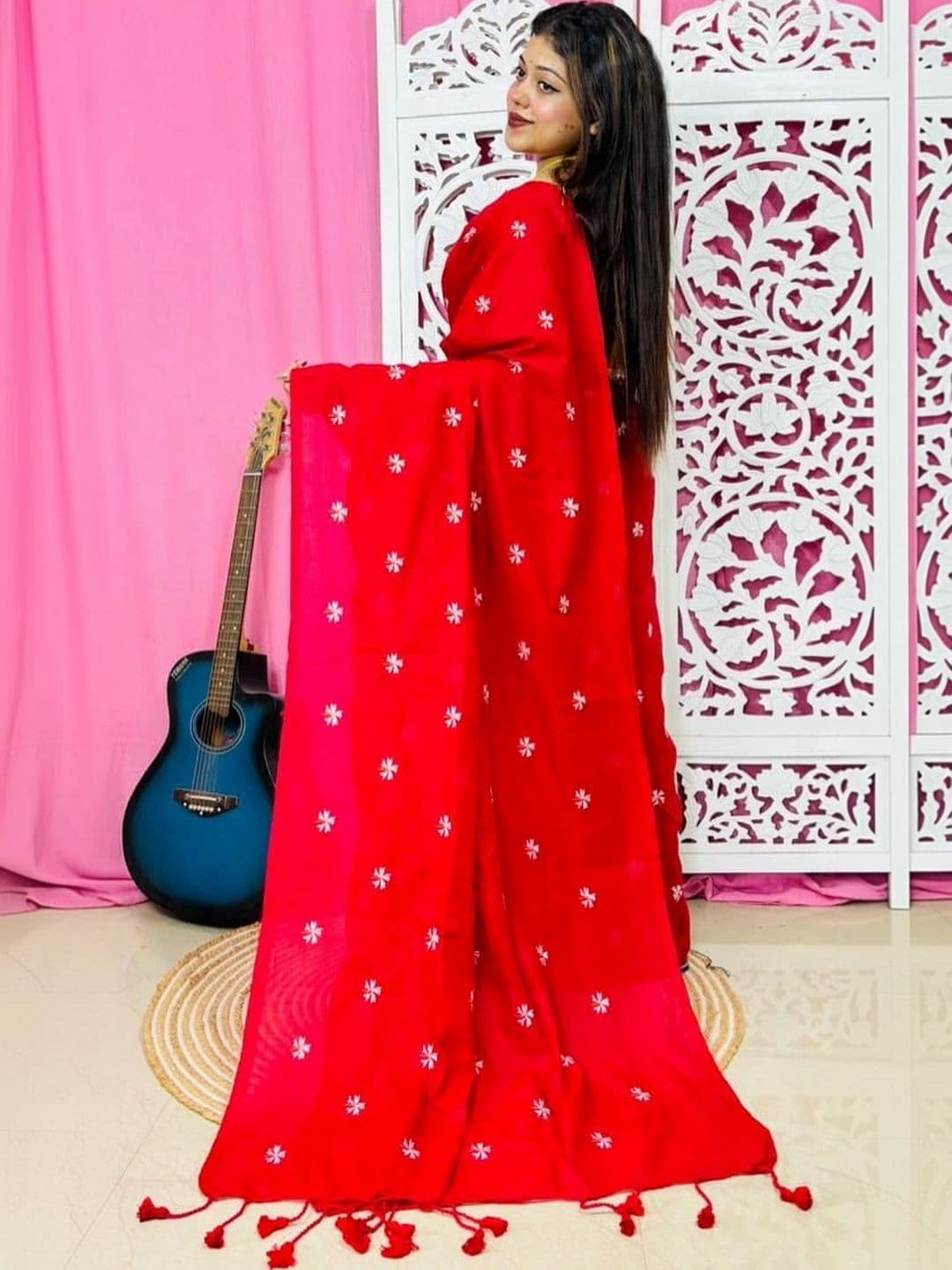BongAp Floral Embroidered Khadi Saree thumbnail 2