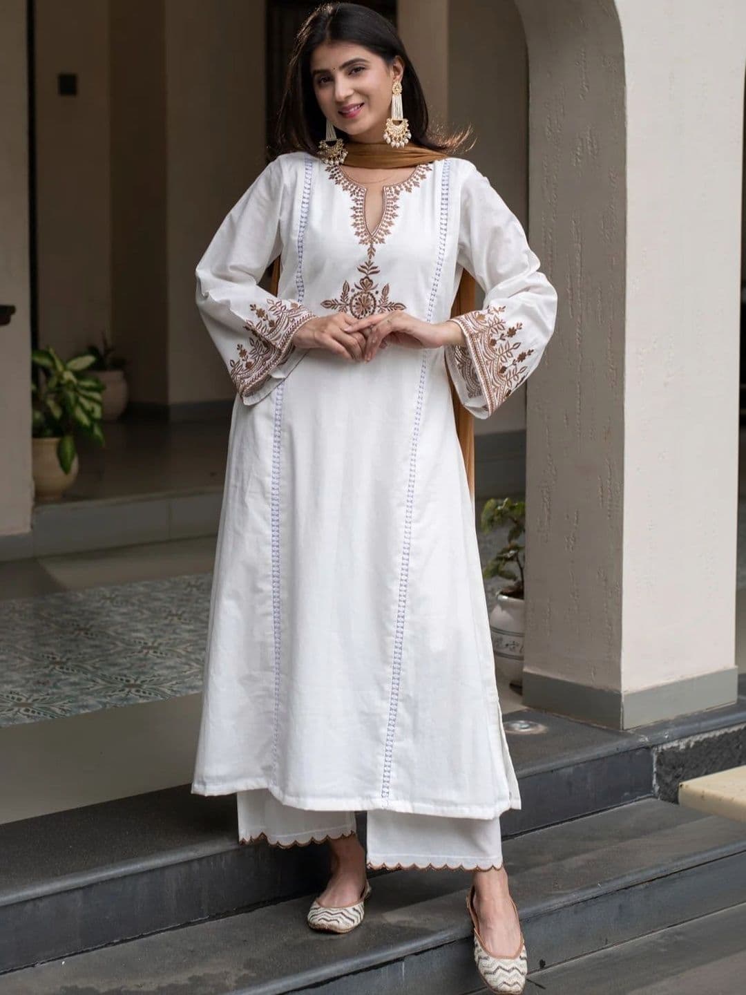 YAROSHI FASHION Women Embroidered Regular Kurta with Palazzos & With Dupatta thumbnail 3