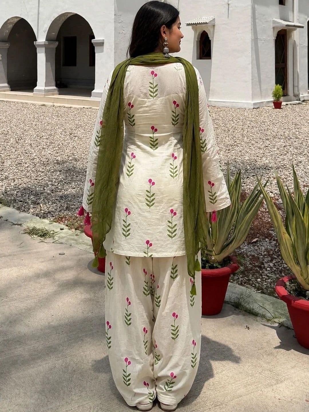 Dress21 Women Floral Printed Regular Pure Cotton Kurta with Patiala & With Dupatta thumbnail 4