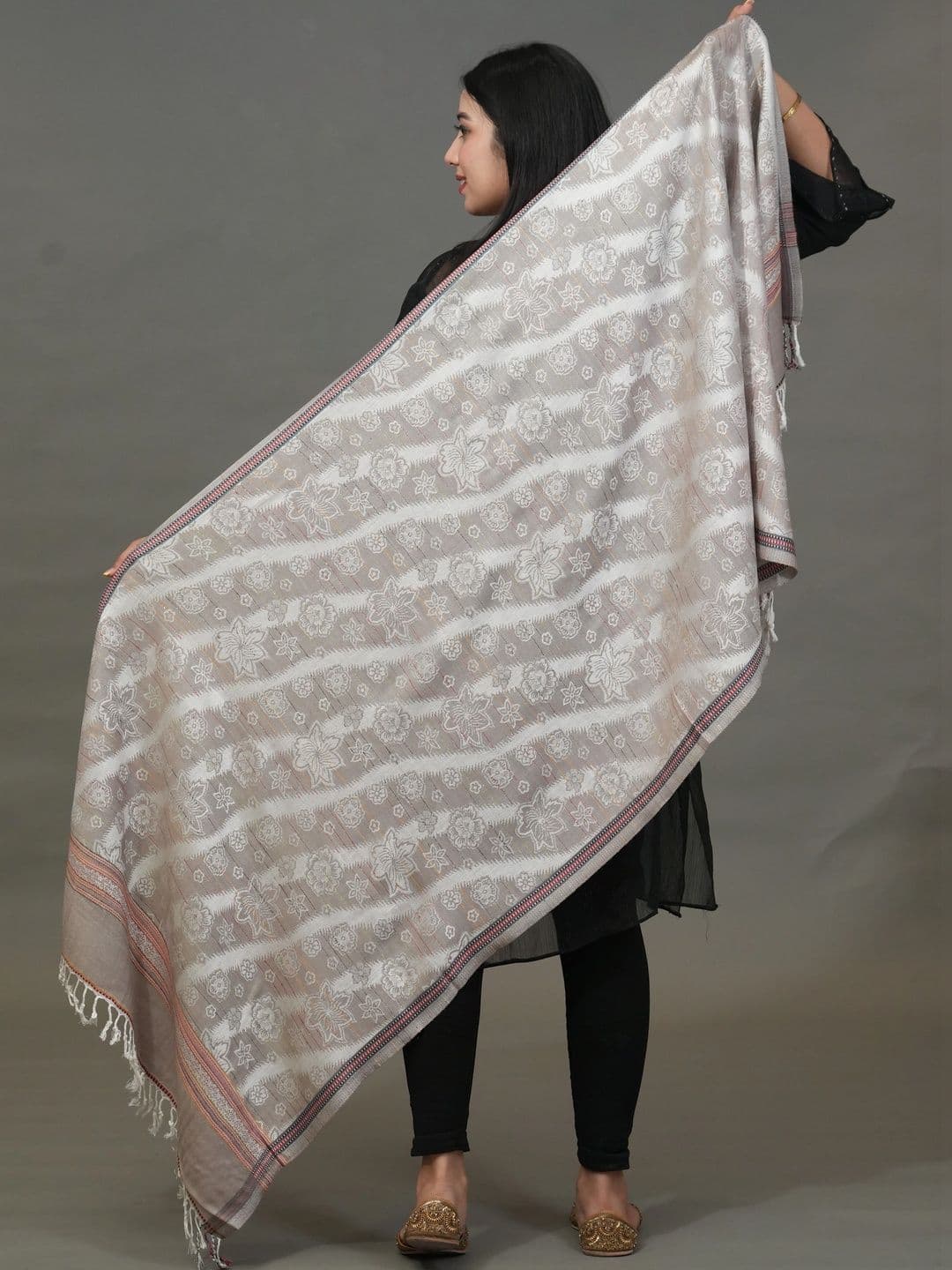 SHIFNEEN Women Floral Woven Design Acrylic Shawl thumbnail 4