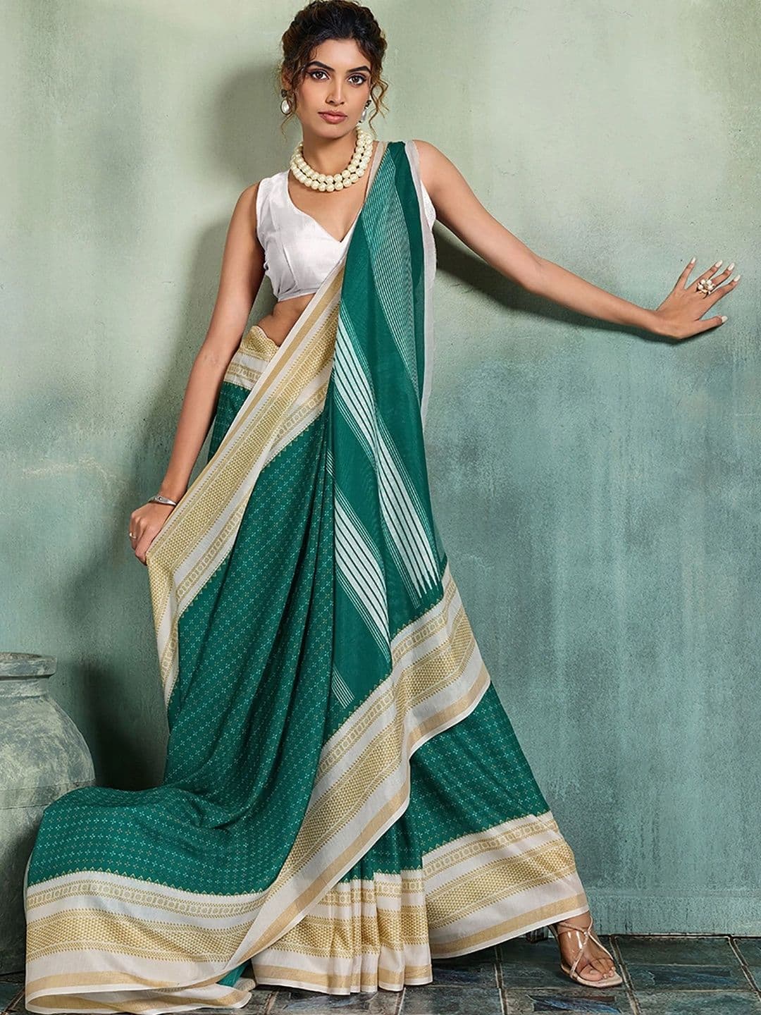 AMRUTKALA SAREES Woven Design Designer Block Print Saree thumbnail 6