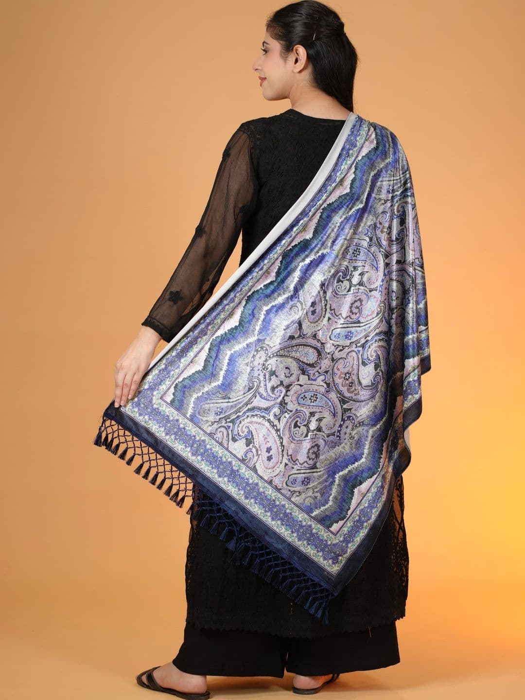 SHIFNEEN Women Paisley Printed Velvet Shawl thumbnail 4